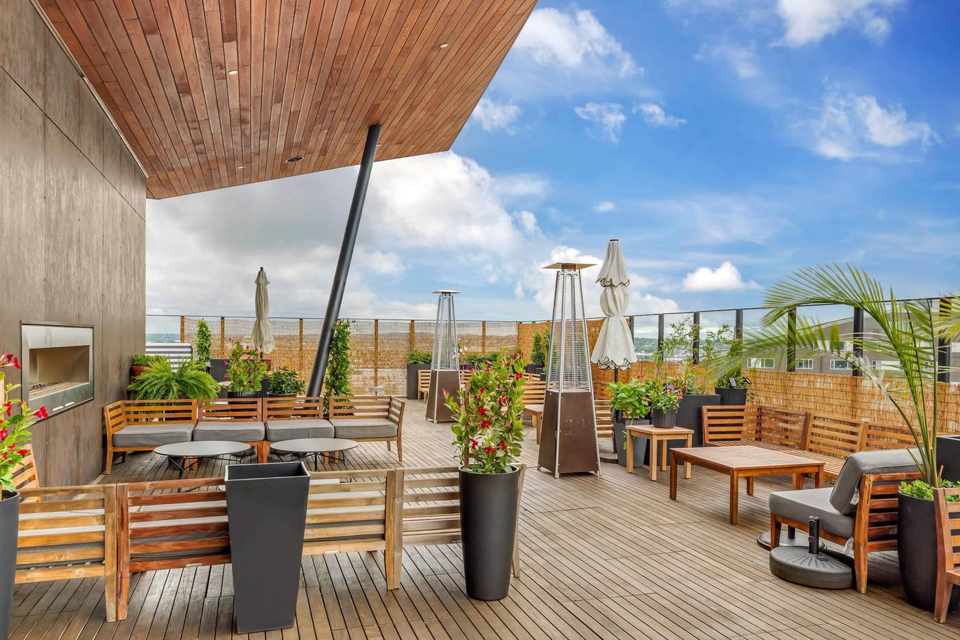 Cambria-Hotel-Boston-Downtown-South-Boston-Bar-49