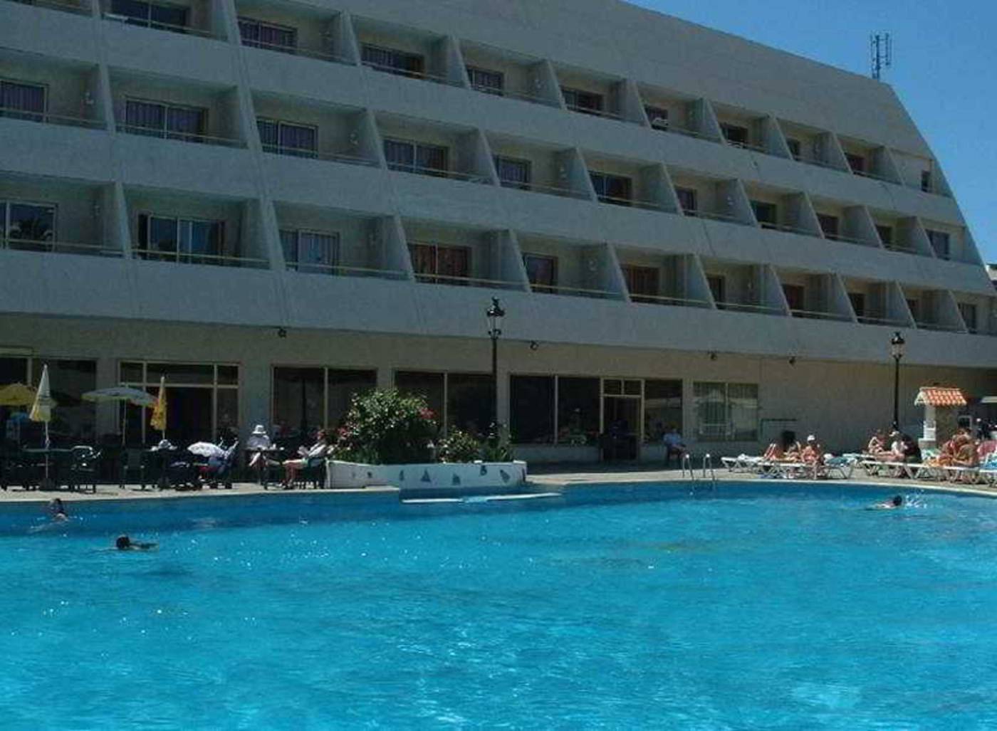 Las-Piramides-Resort-Pool-13