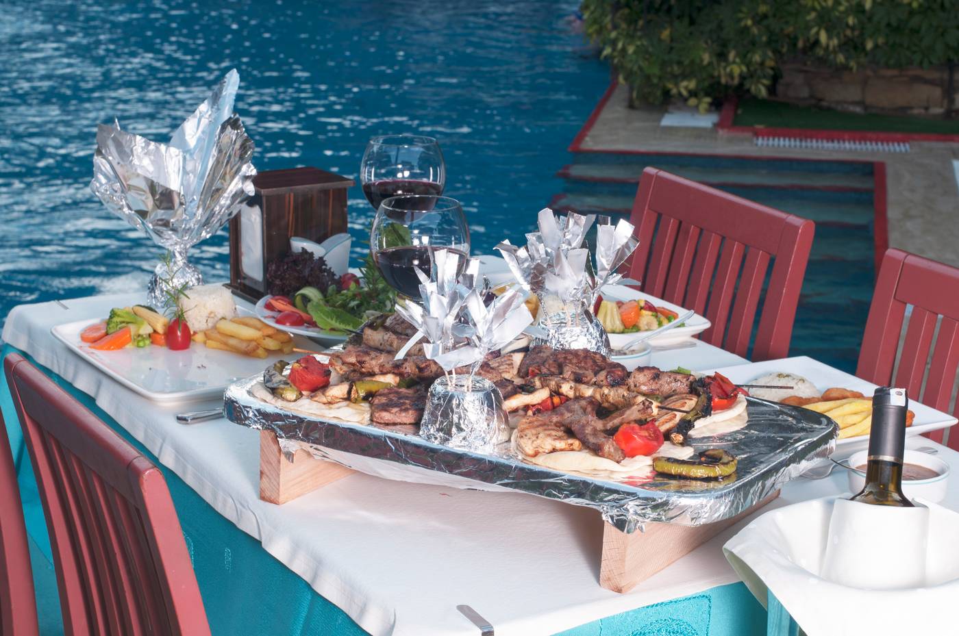 Grand-Aquarium-Apart-Bar-21