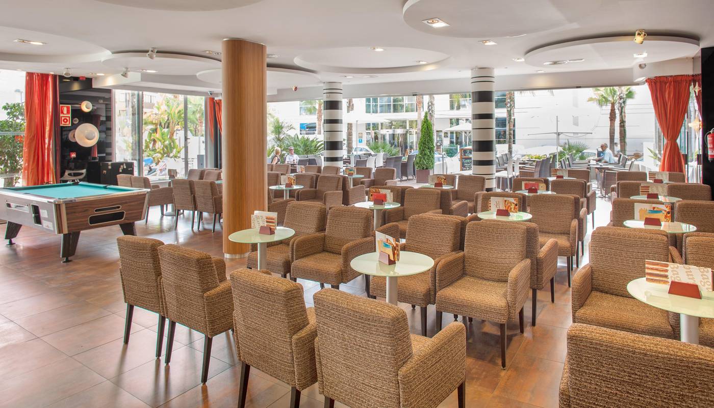 RH-Royal-Only-Adults-Bar-24