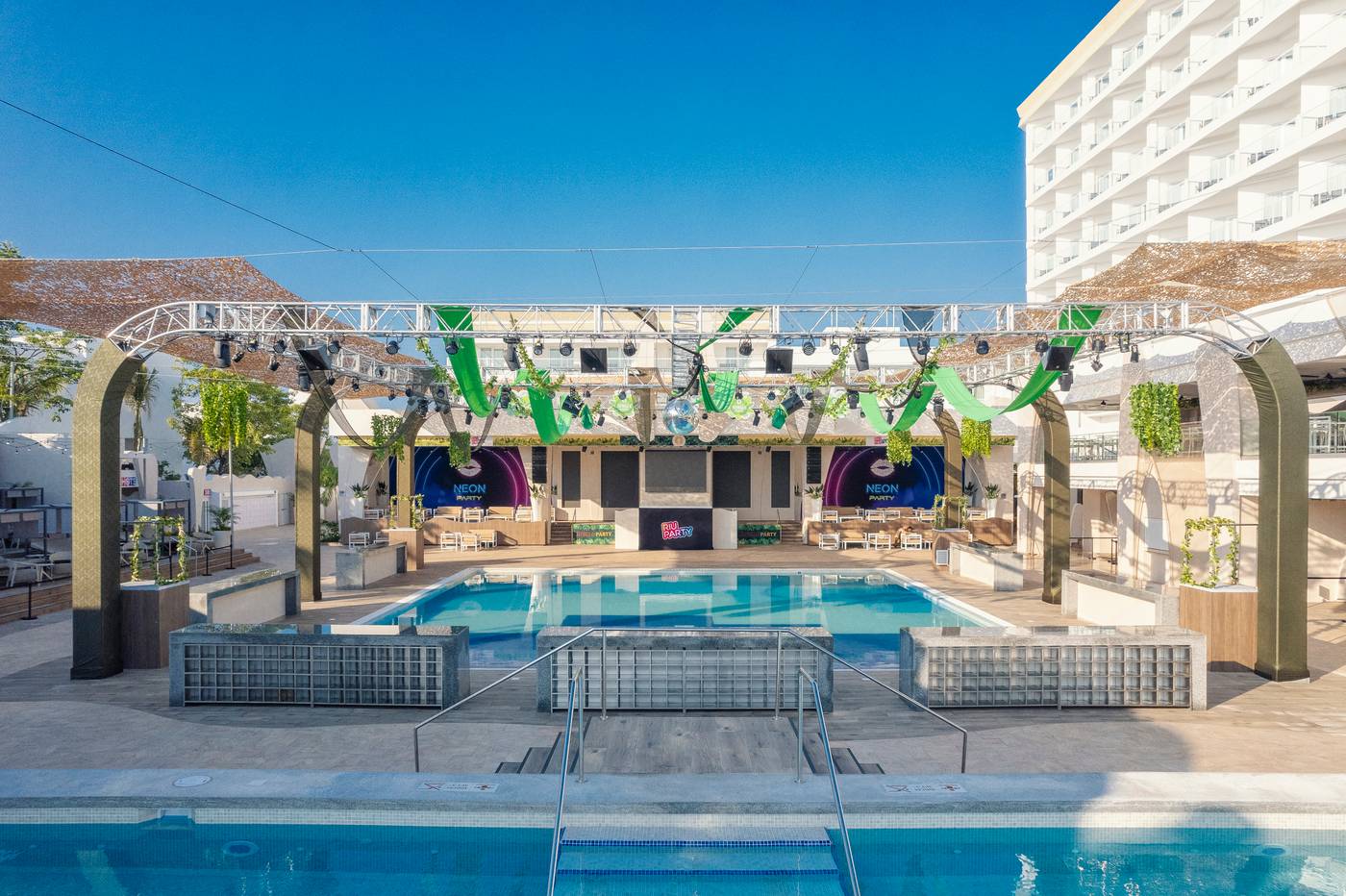 Riu-Caribe-All-Inclusive-Pool-8