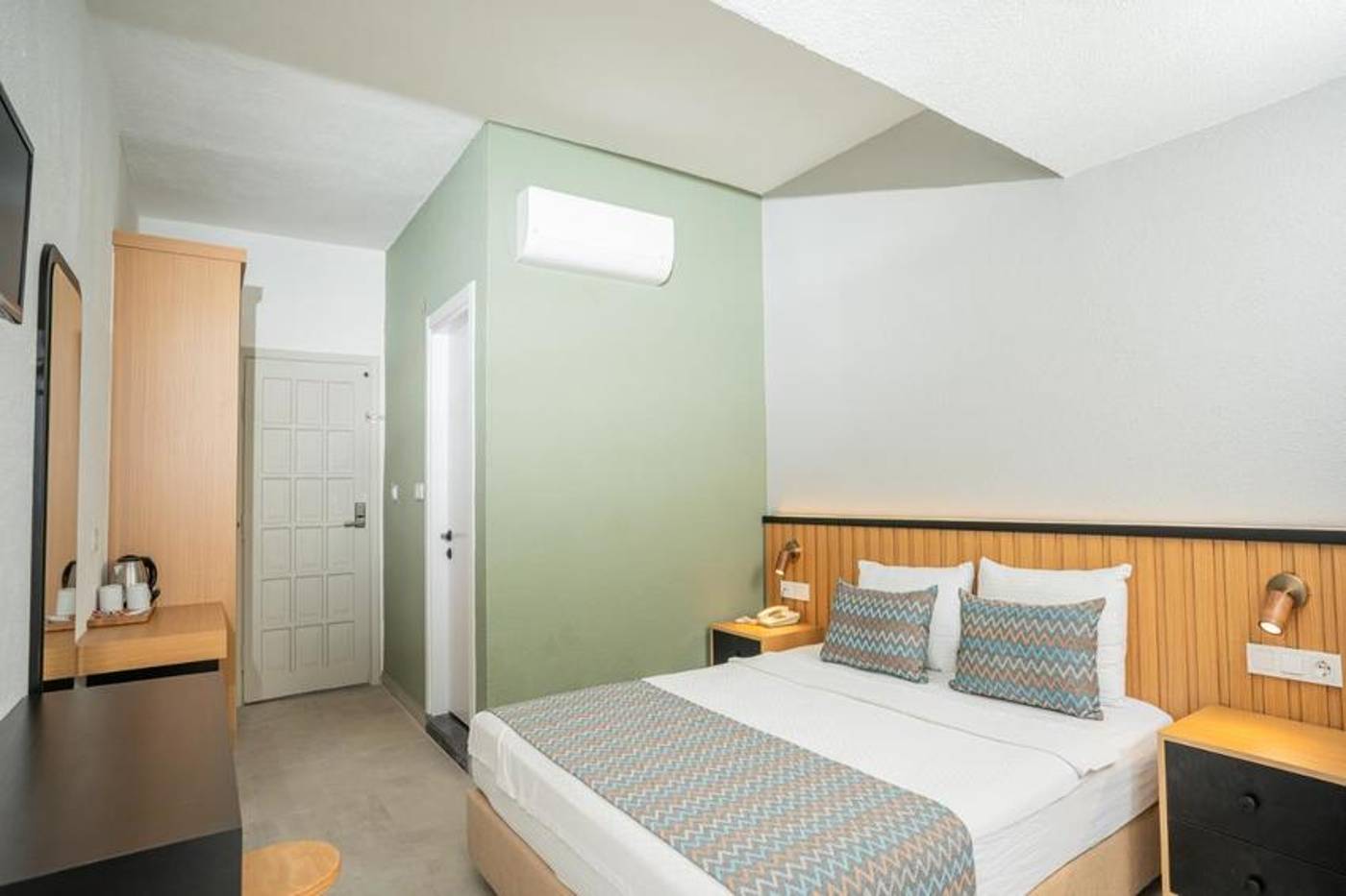 Hotel-Karbel-Sun-Room-48