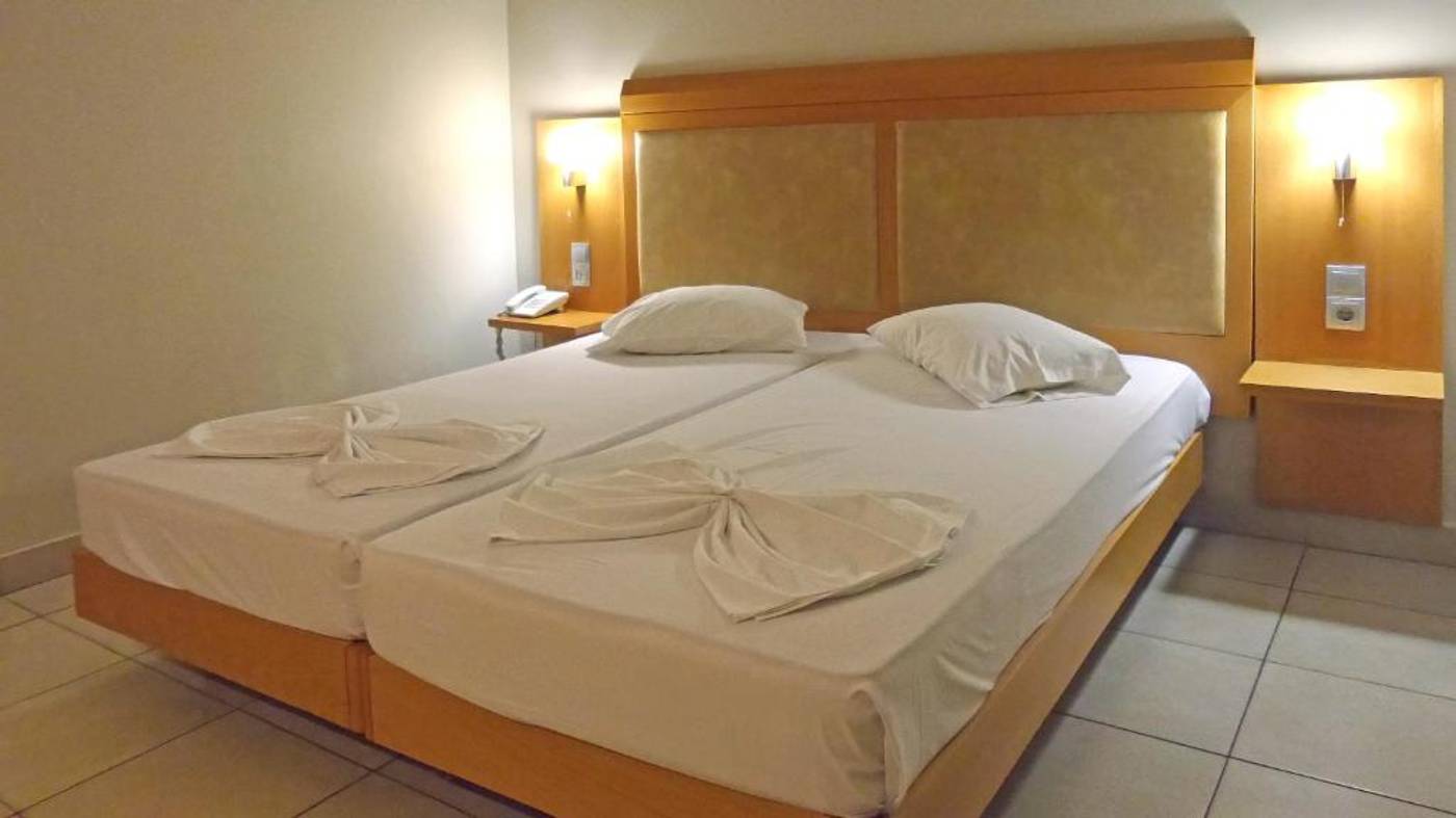 Saint-Constantin-Room-11