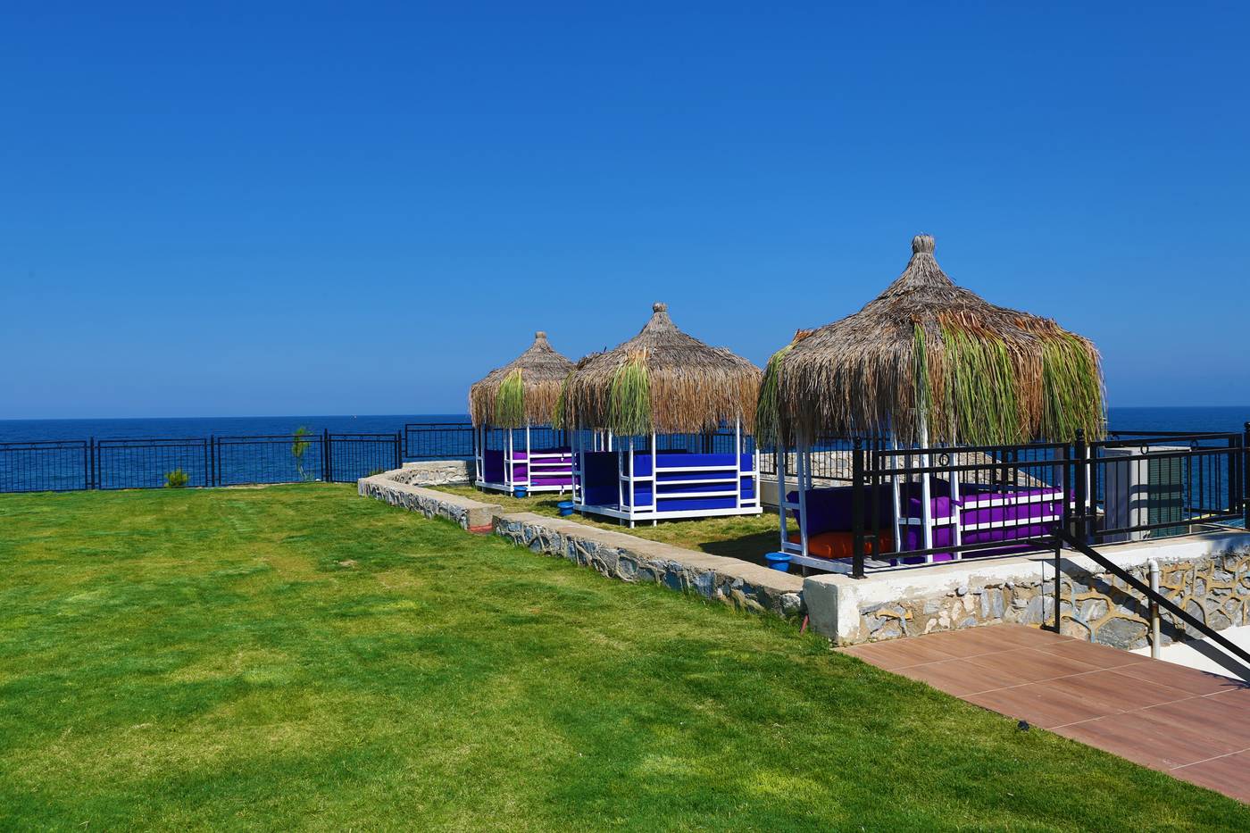 Le-Bleu---Hotel-Resort-Terrace-72