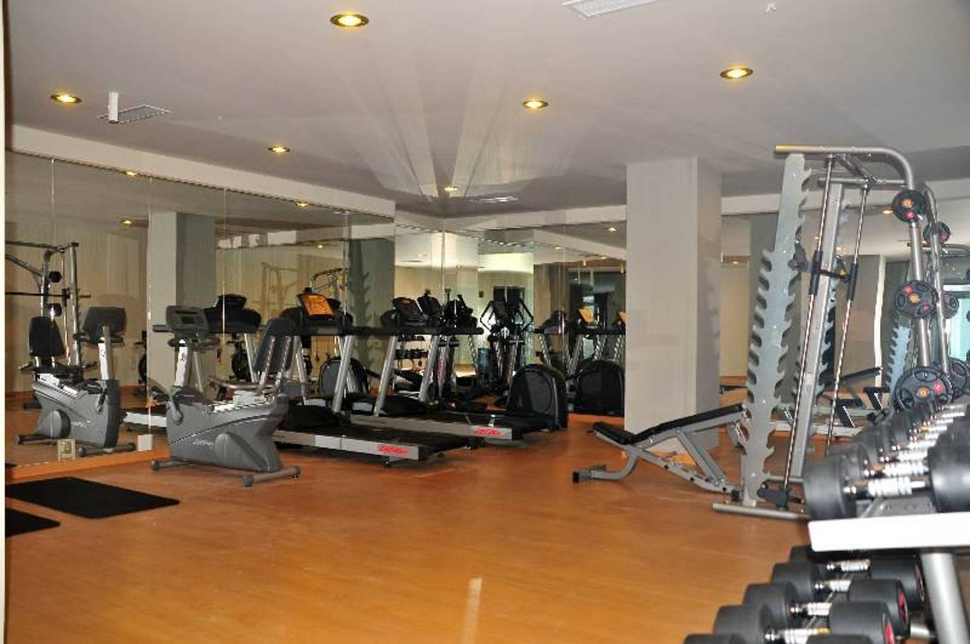 Golden-Rock-Beach-Hotel-Sports-and-Entertainment-34