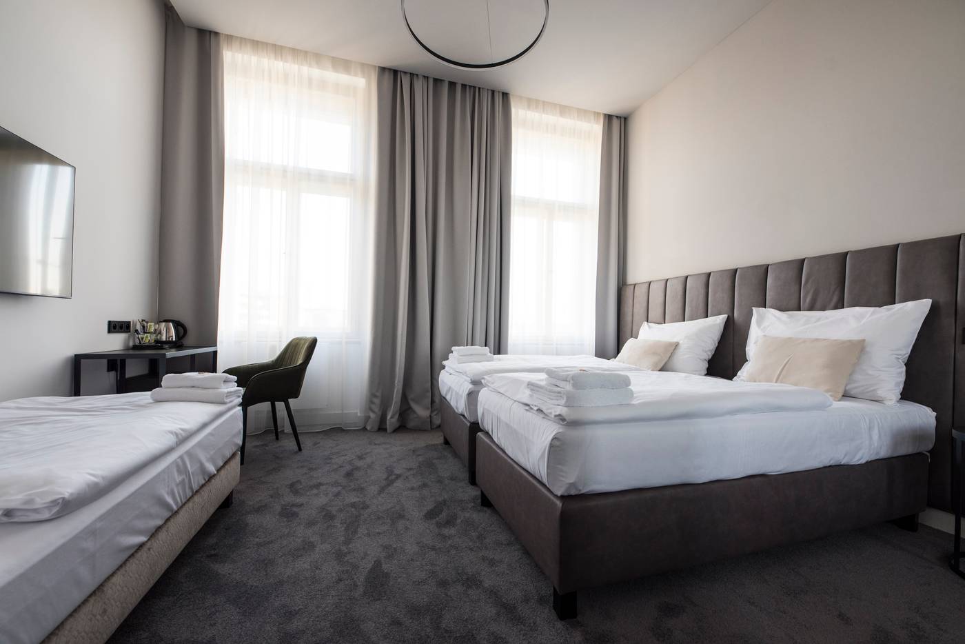 The-Gold-Bank-Room-13