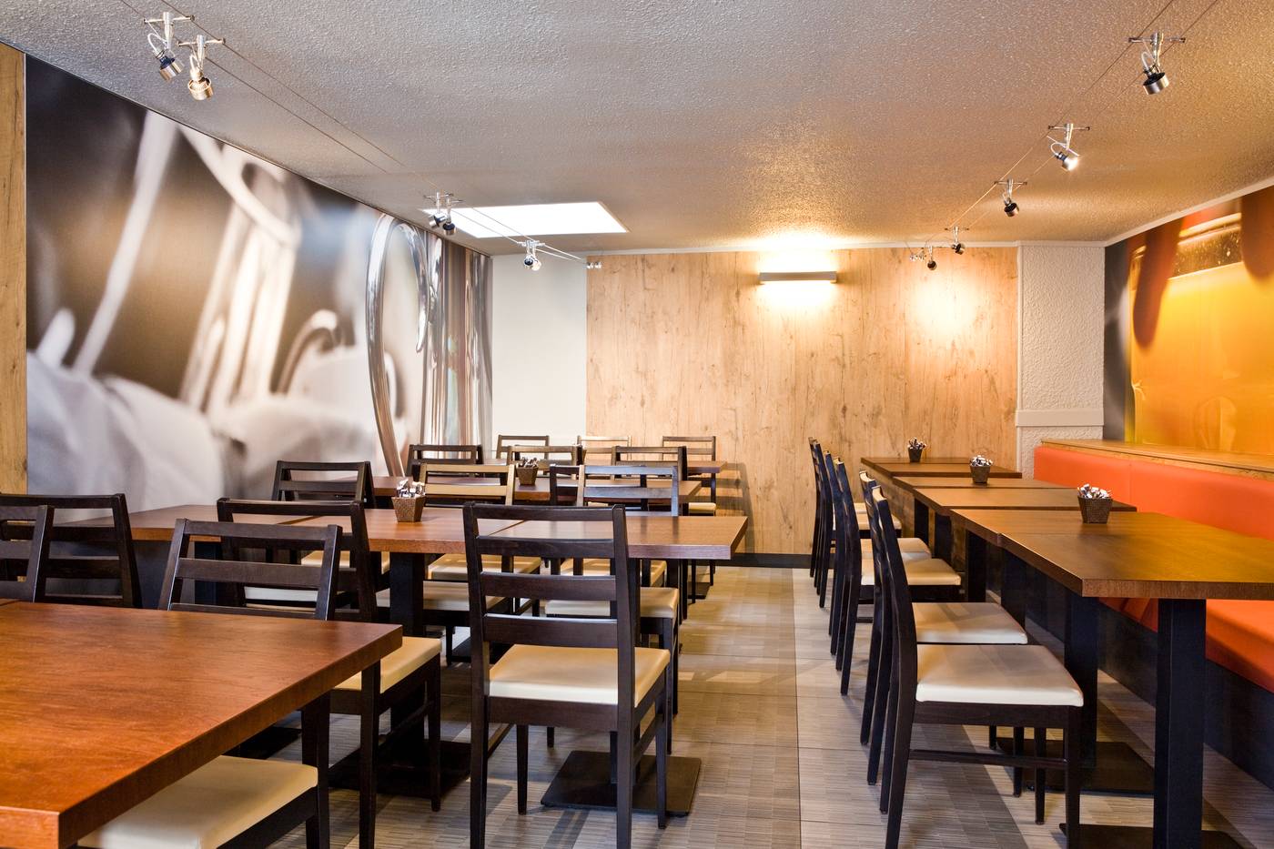 Ibis-Paris-Maine-Montparnasse-14th-Hotel-Restaurant-42