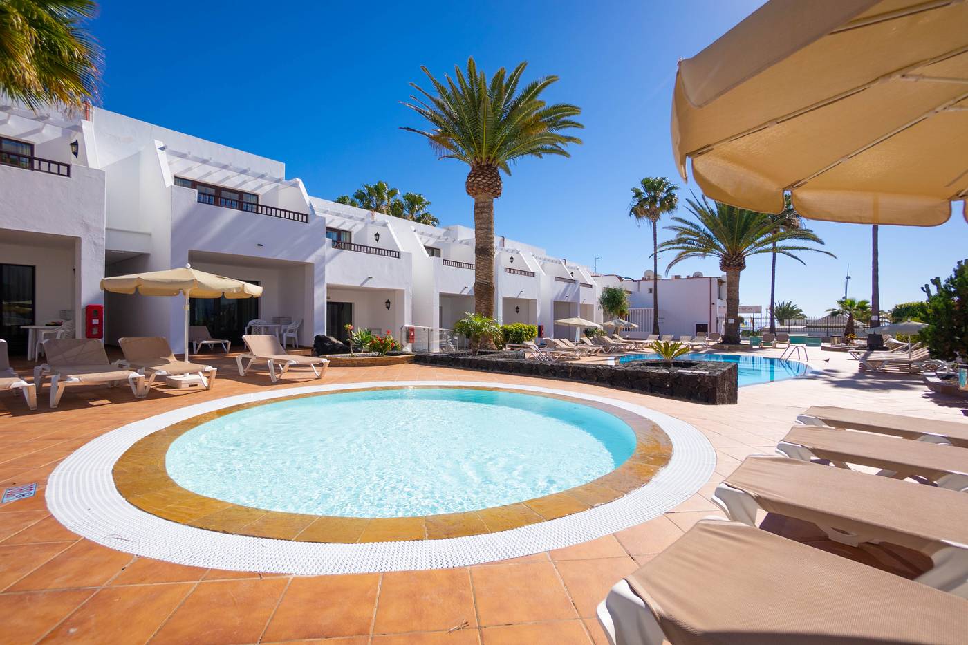 Flamingo-Apartments-Pool-7