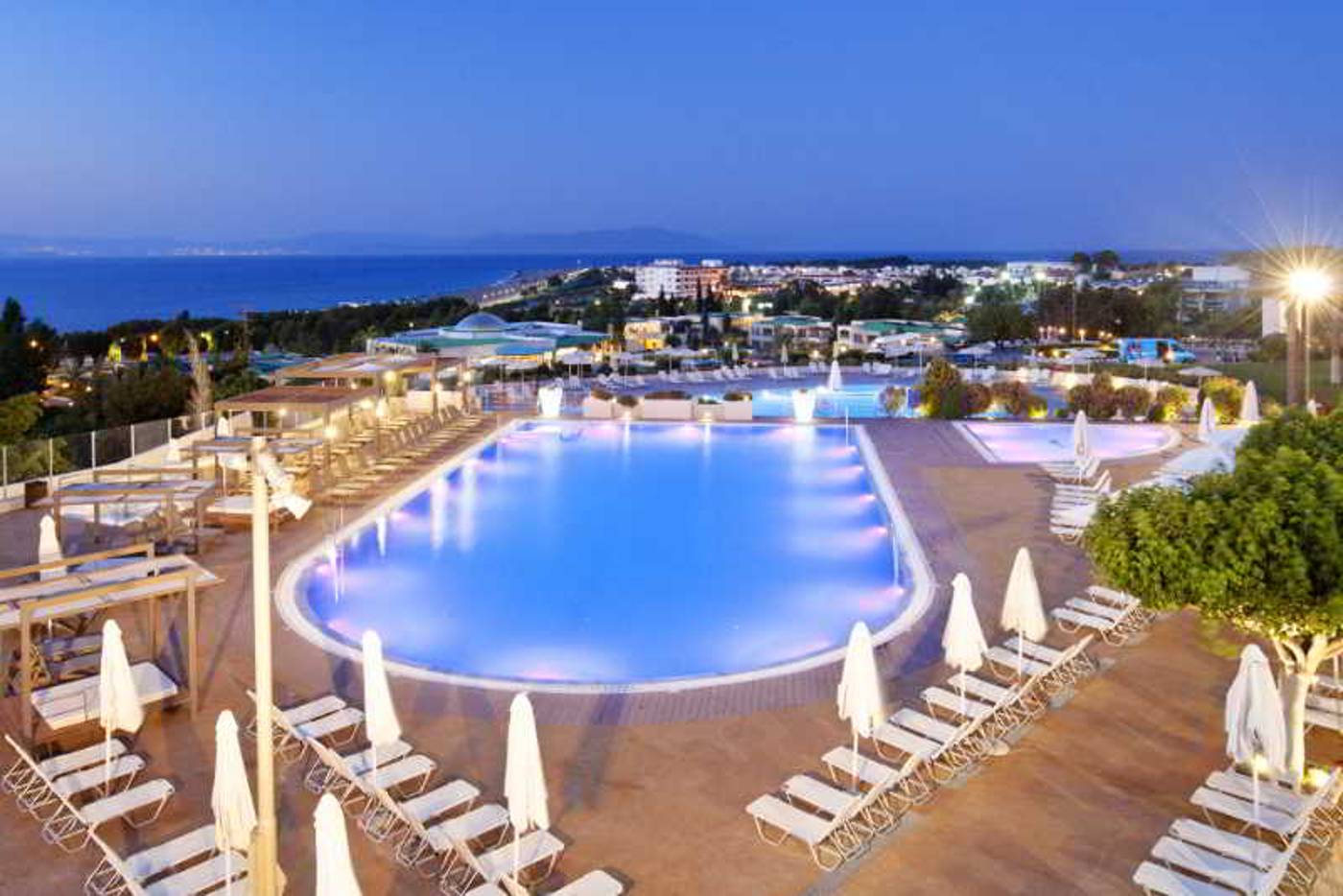 Kipriotis-Panorama-and-Suites-Pool-2