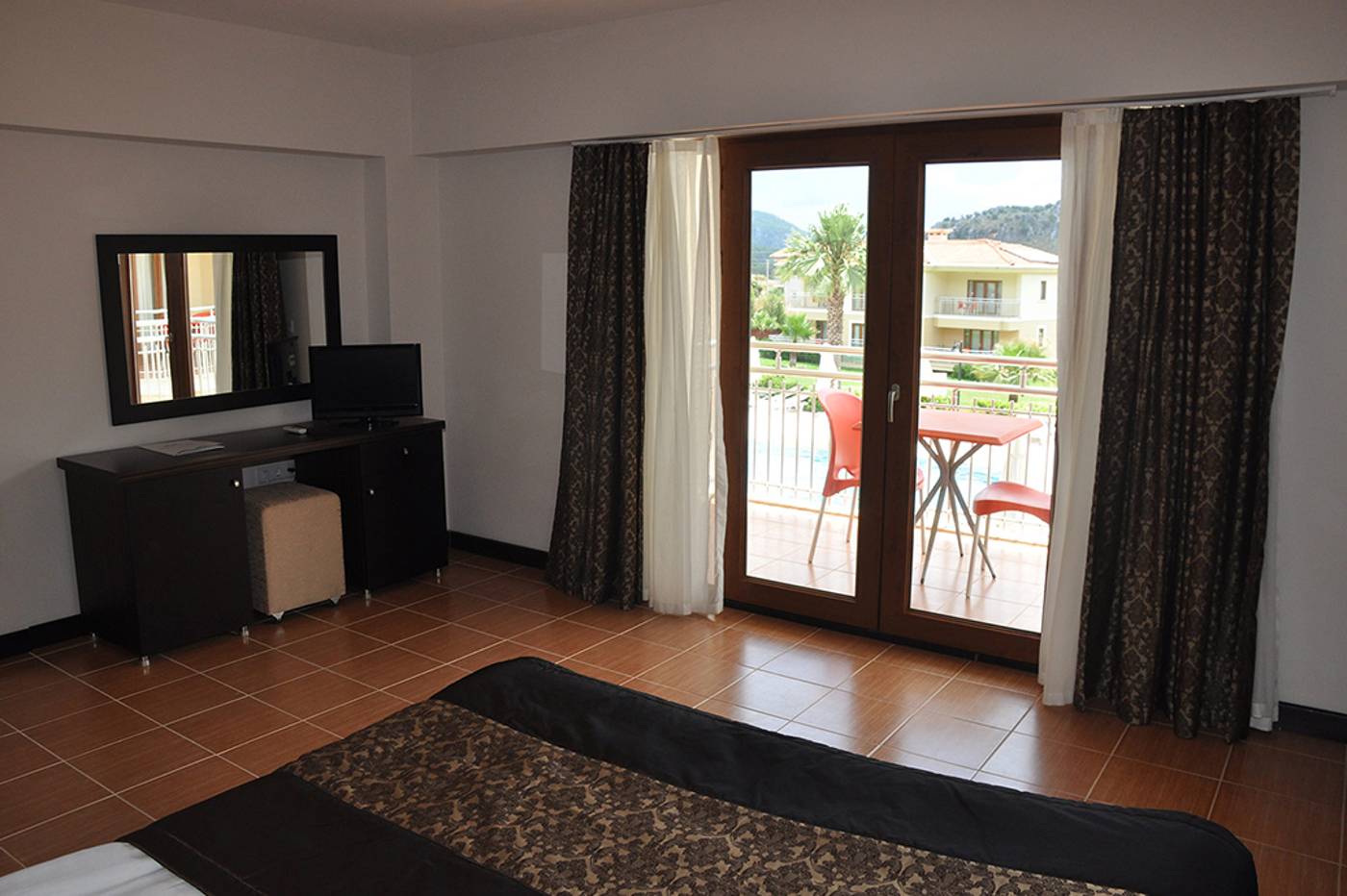 The-One-Club-Room-27