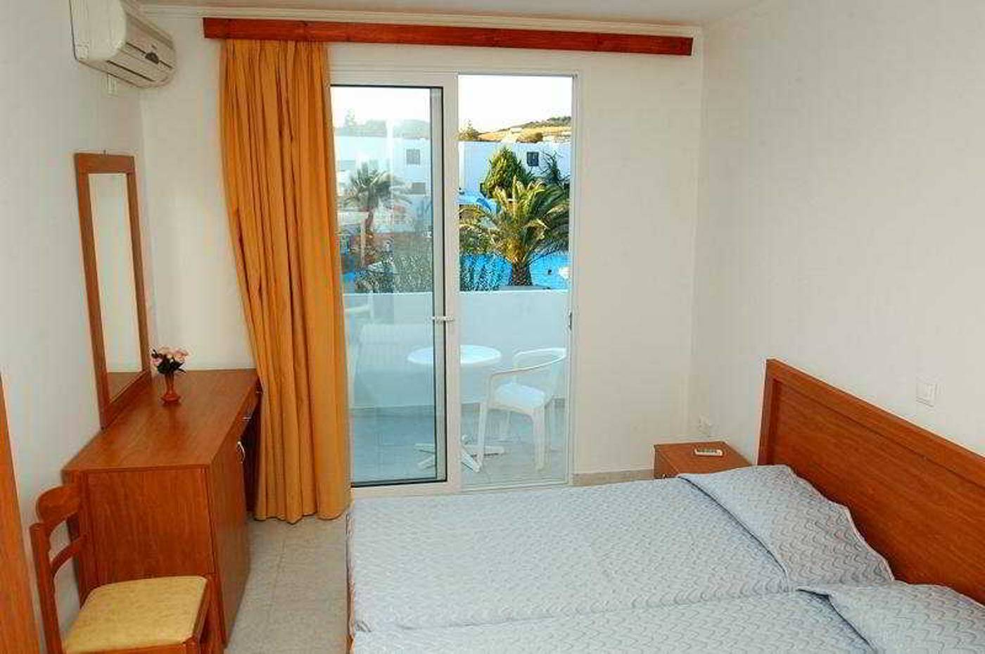 Kabanaris-Bay-Room-11