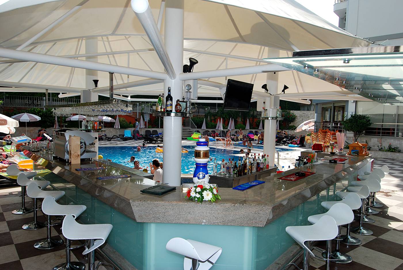 Grand-Okan-Hotel-Bar-8