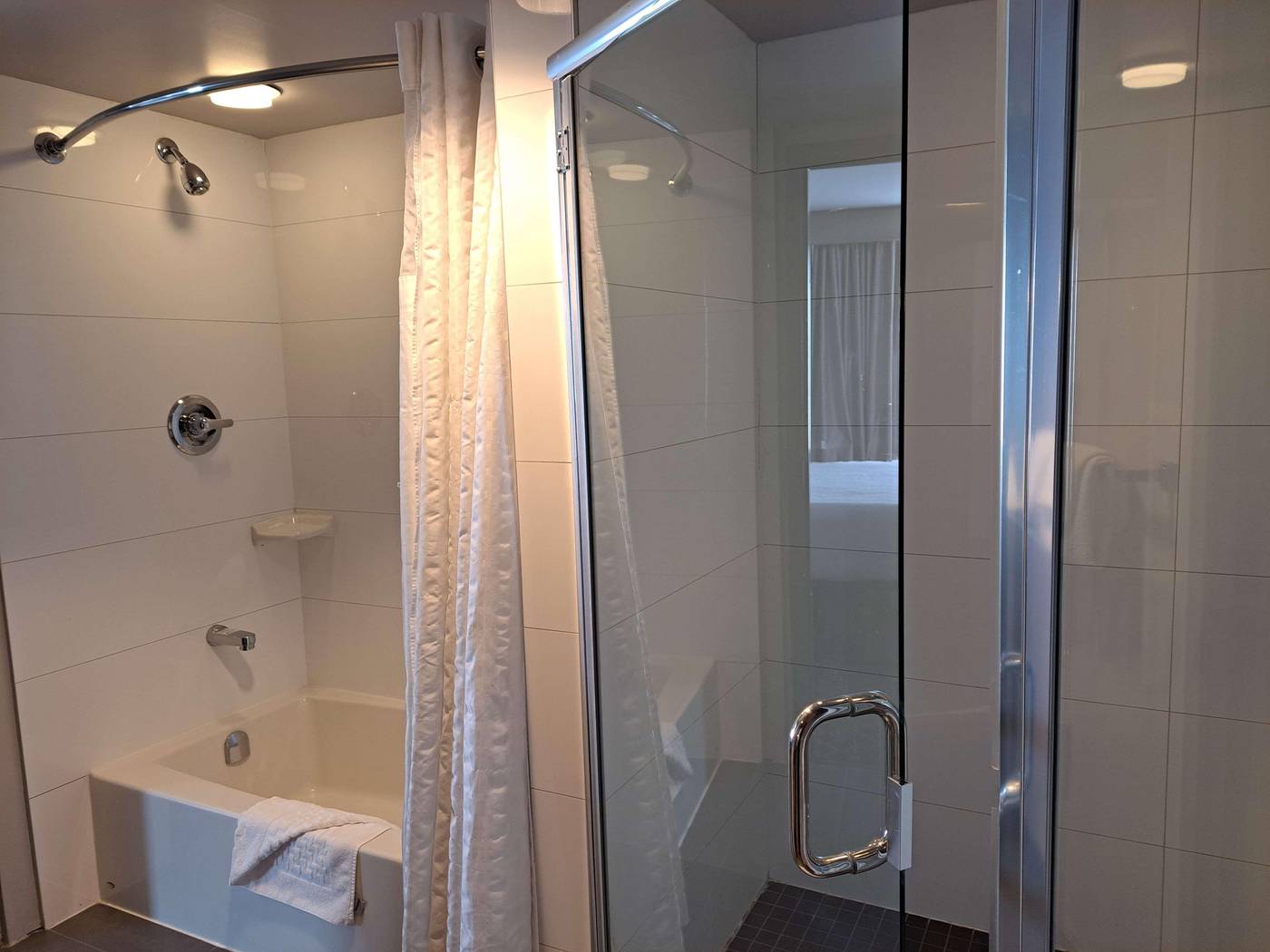 Best-Western-Plus-Vancouver-Airport-Hotel-Room-40