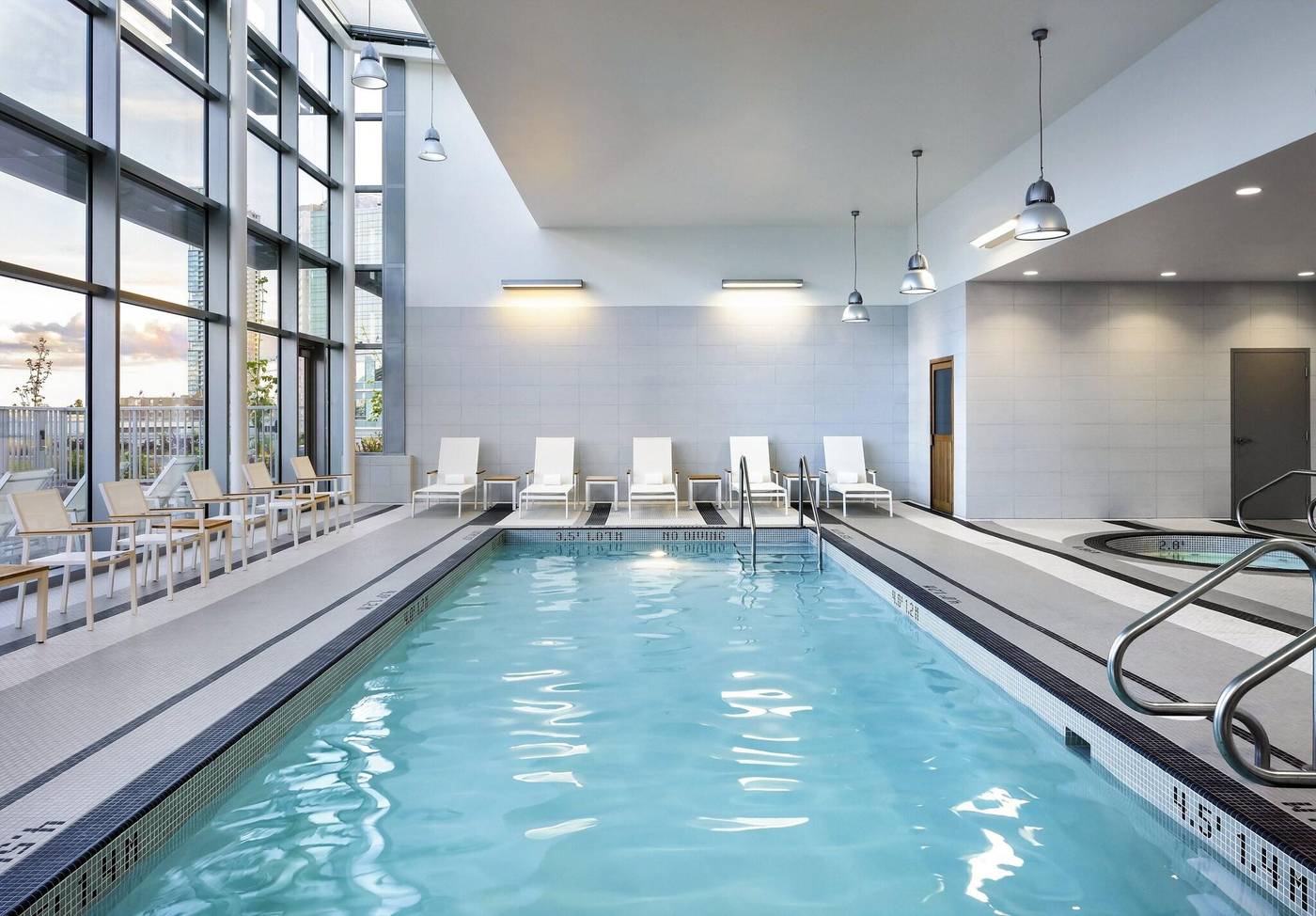 Element-Vancouver-Metrotown-Pool-29