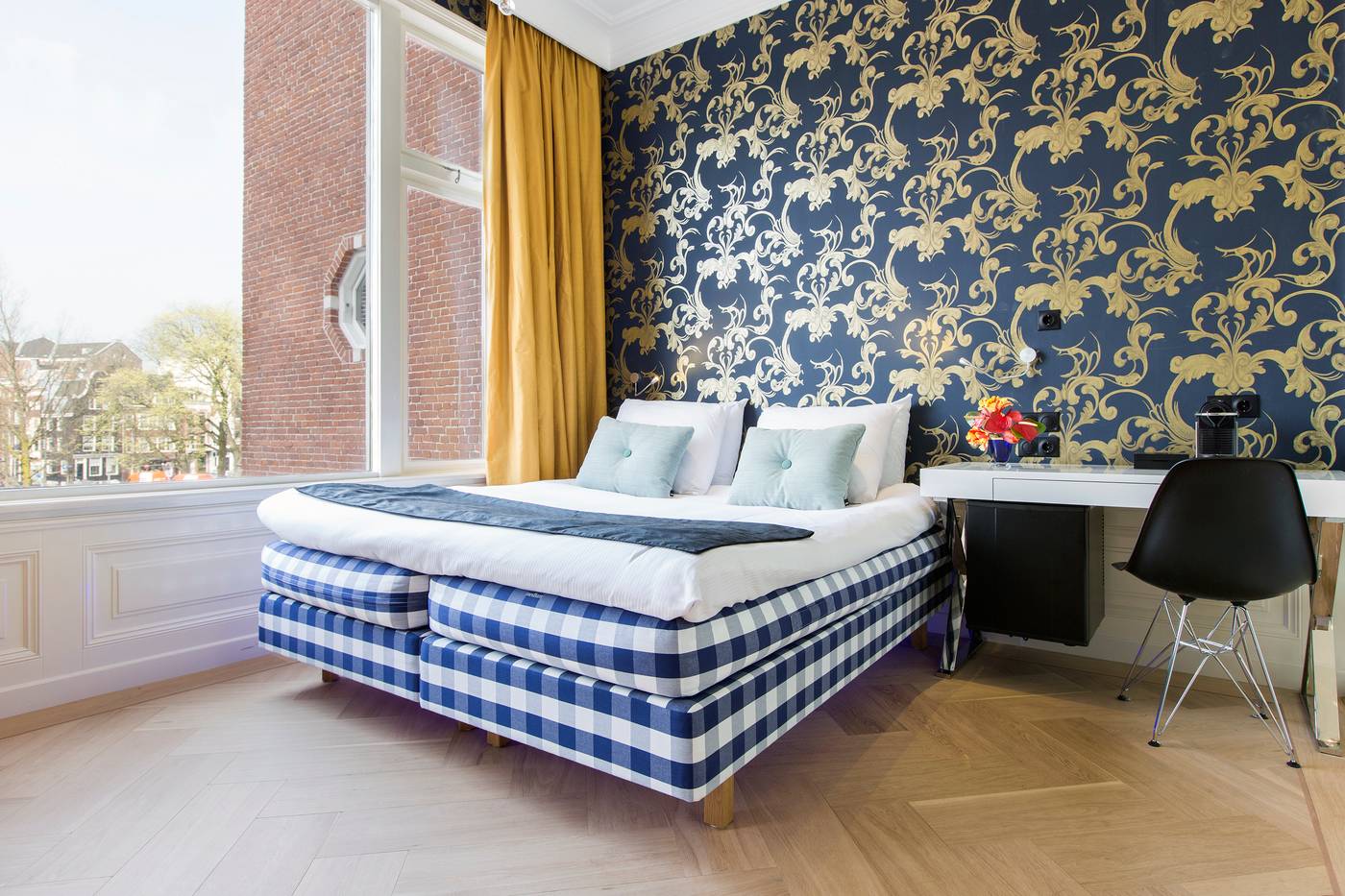 Amsterdam-Canal-Hotel-Room-14