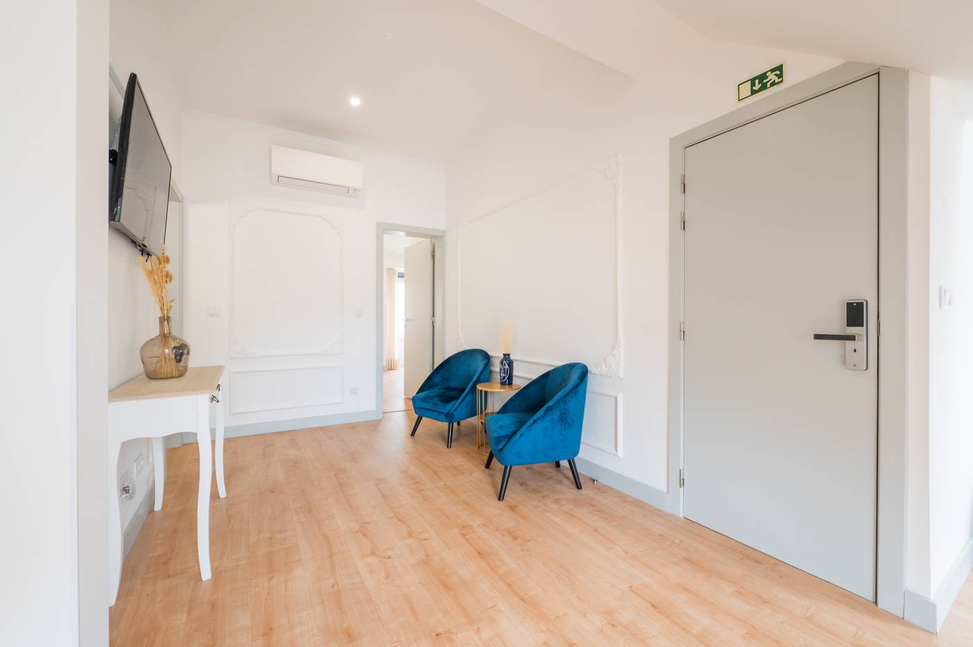 Via-Augusta-129-Room-35