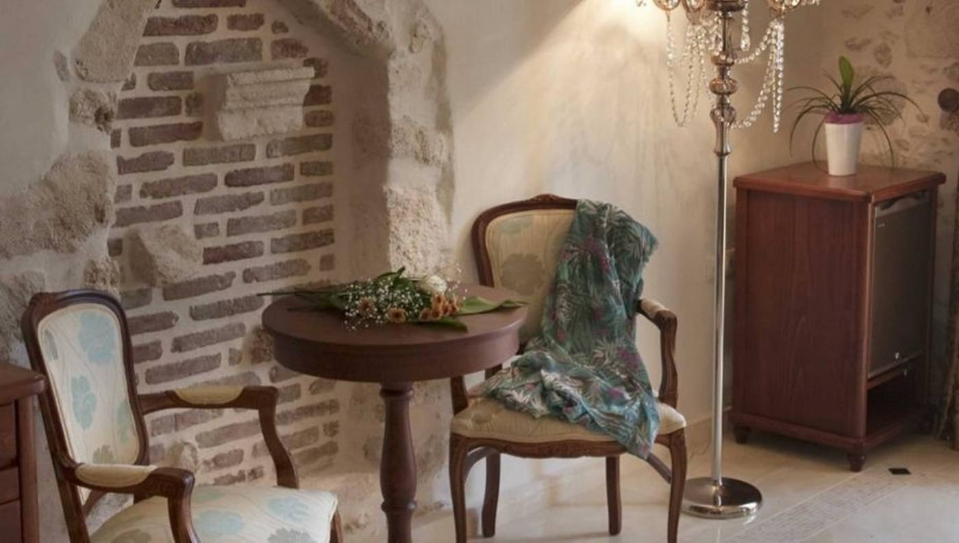 Antica-Dimora-Suites-Lobby-23