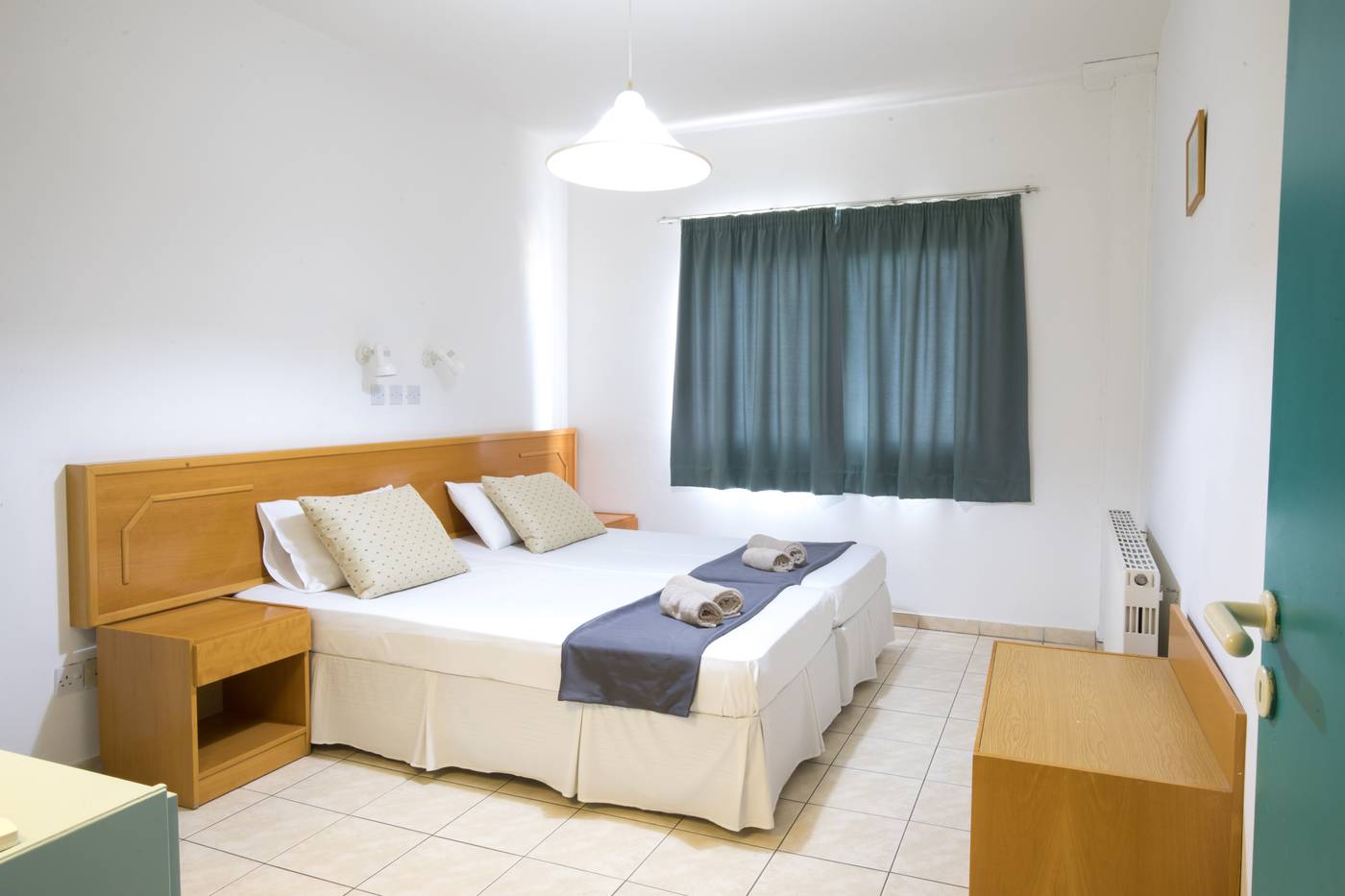 Debbie-Xenia-Room-11