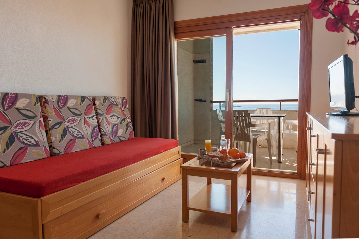 La-Era-Park-Apartments-Room-9