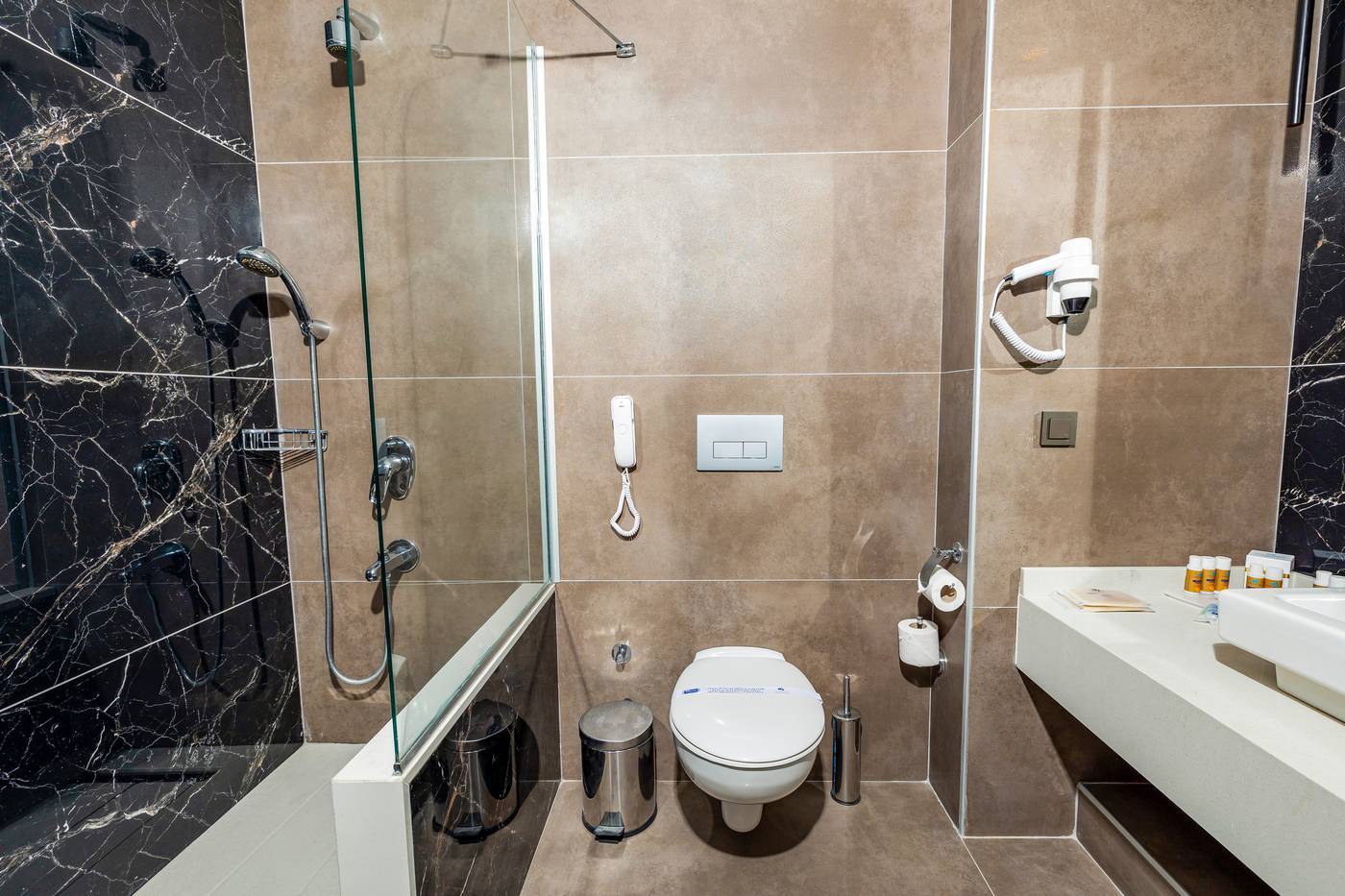 Crystal-Centro-Room-30