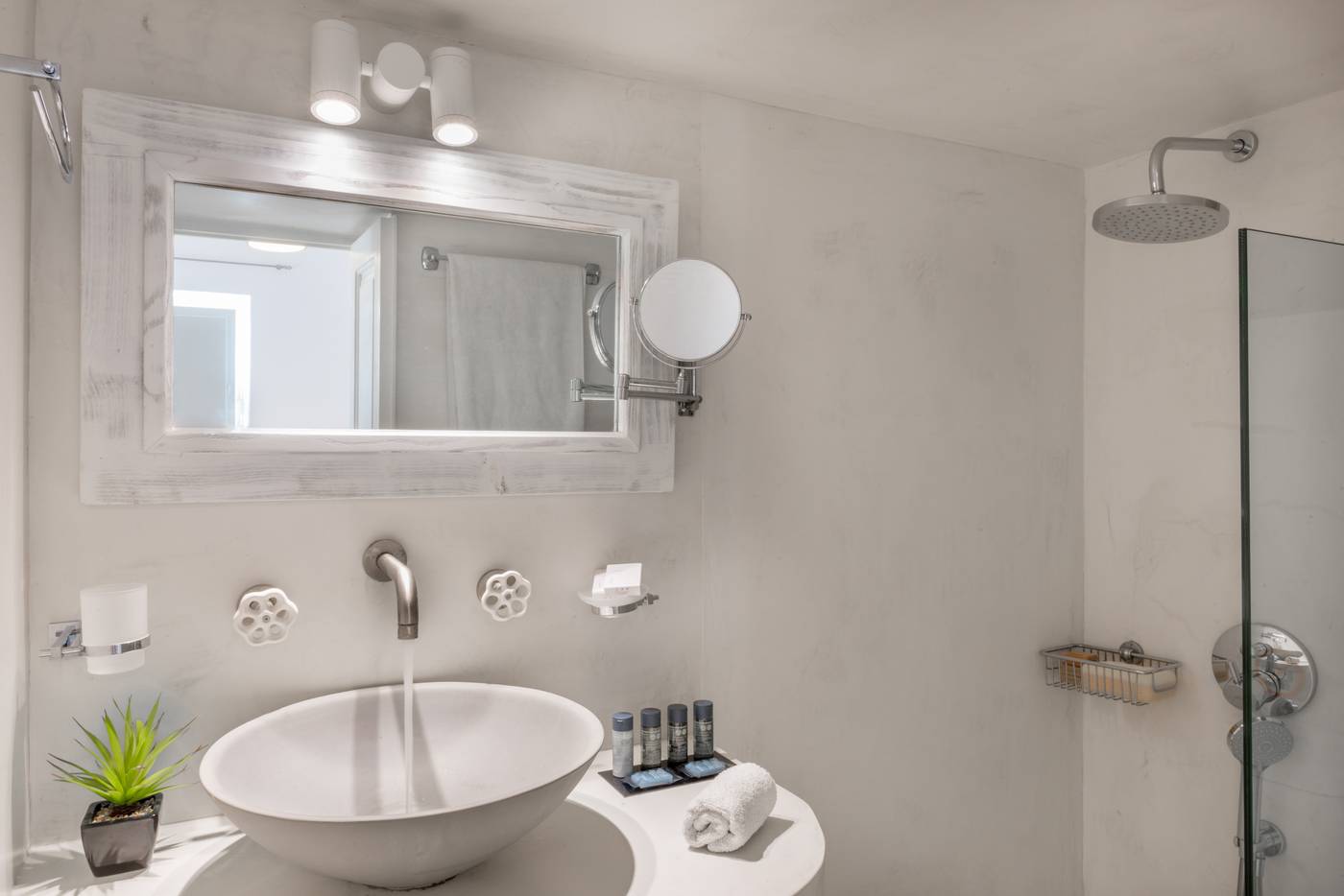 On-The-Rocks-Hotel-Room-34