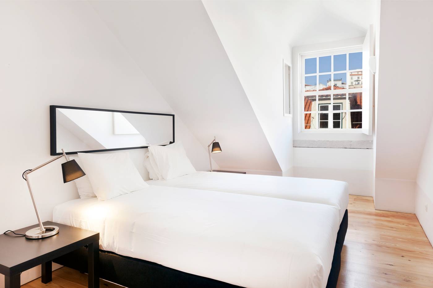 Hello-Lisbon-Cais-do-Sodre-Room-10