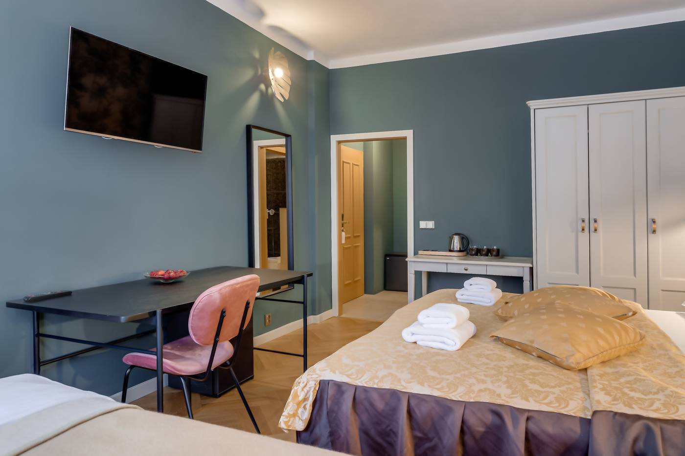 Louren---The-Bridge-Inn-Room-3