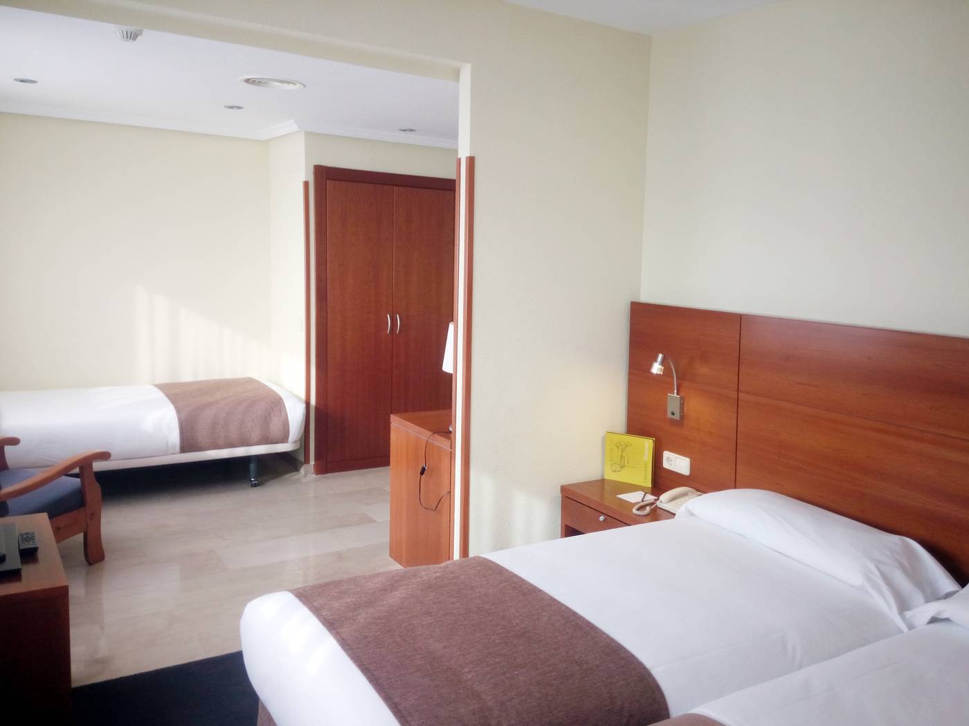 Porcel-Torre-Garden-Room-24