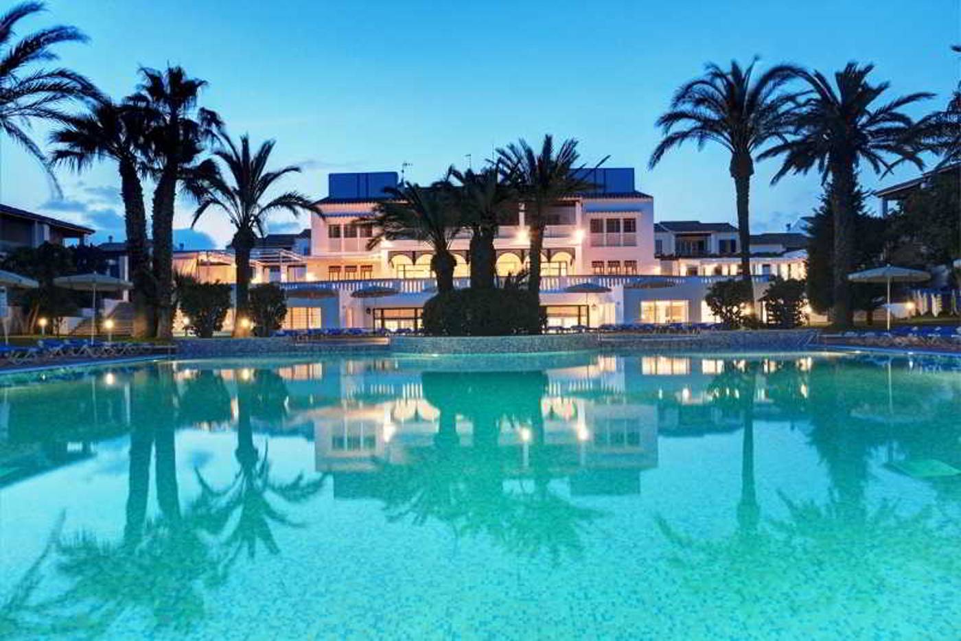 Grupotel-Club-Menorca-Pool-10