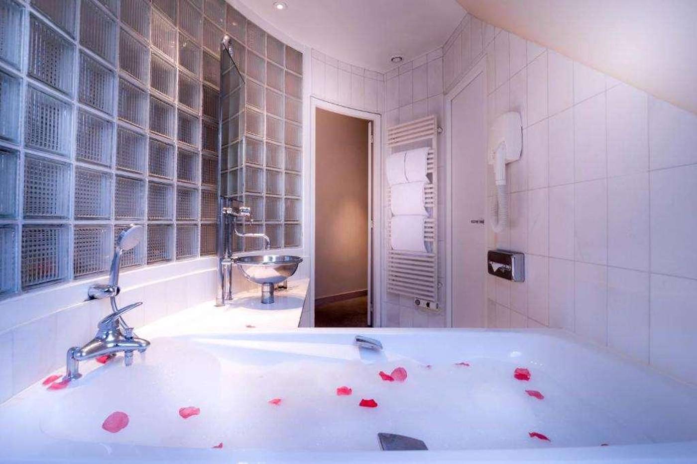 Pergolese-Paris-Room-23