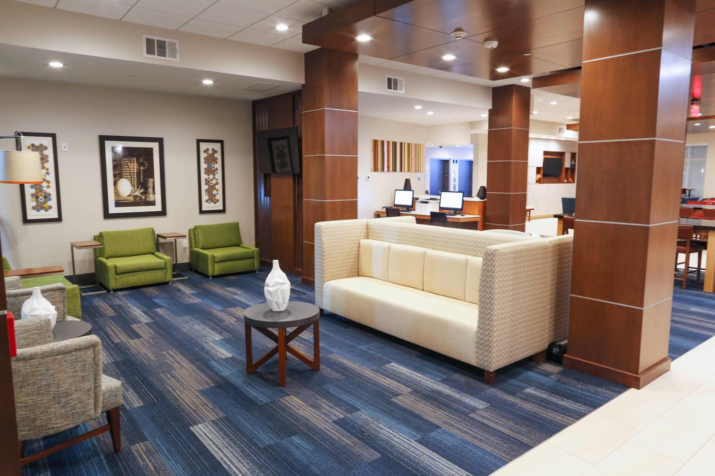 Holiday Inn Express & Suites Houston IAH Beltway 8-United States-HOUSTON-Lobby-8