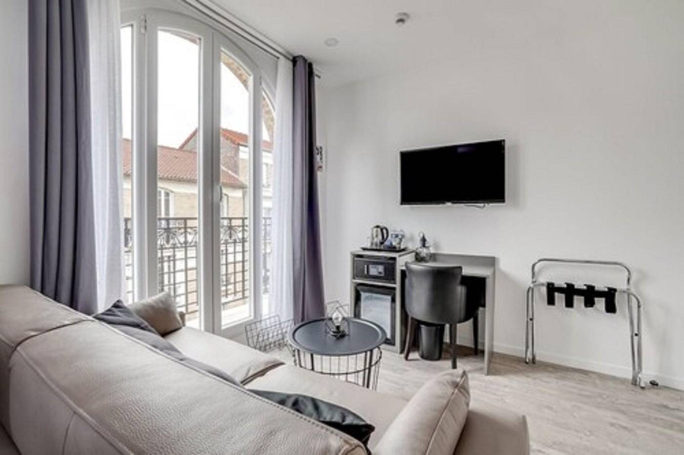 Paris-Hotel-Clichy-Room-18