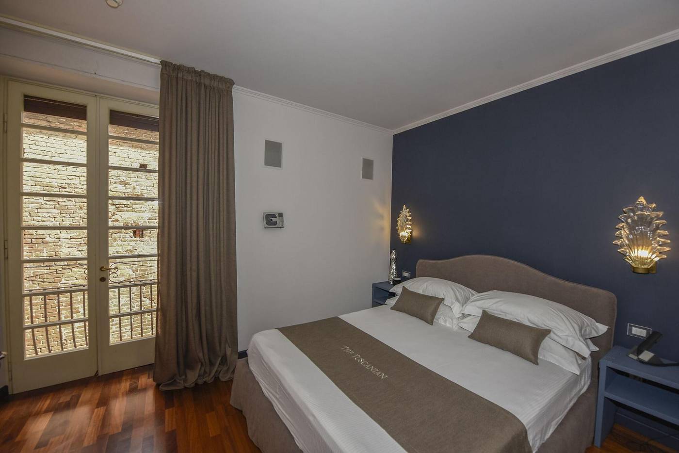 The-Tuscanian-Hotel-Room-23