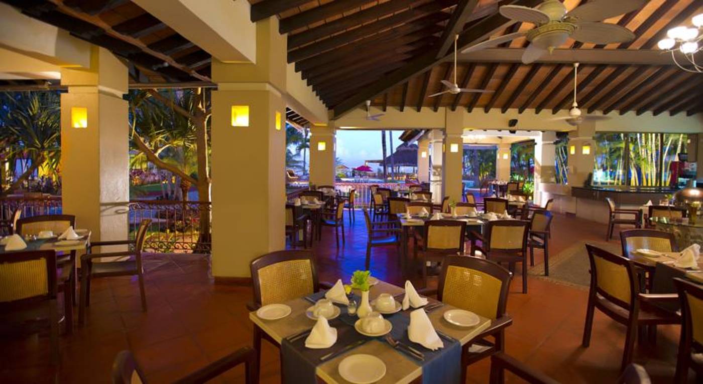 Plaza Pelicanos Grand Beach Resorts