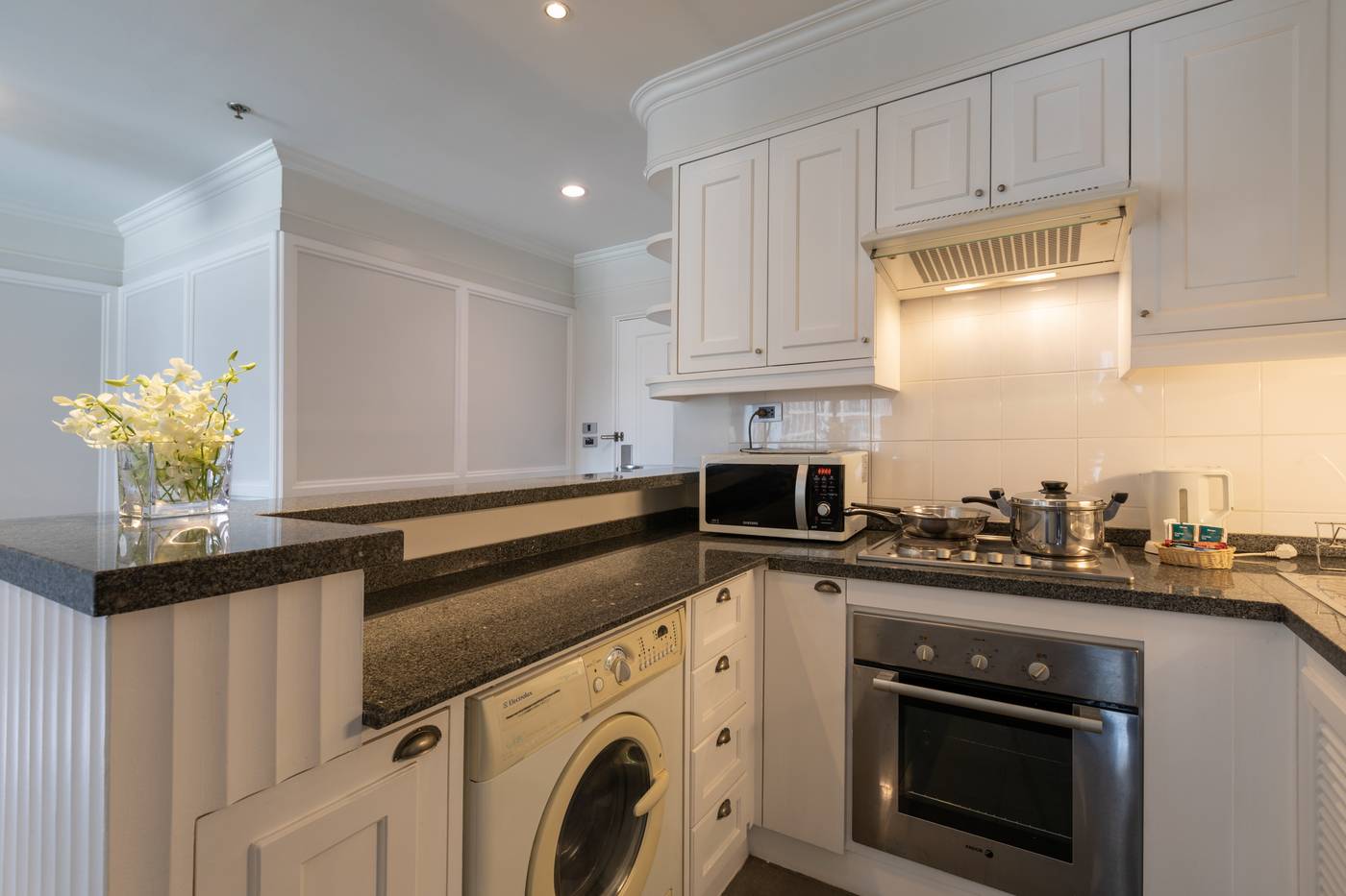 Cape-House-Langsuan-Room-32