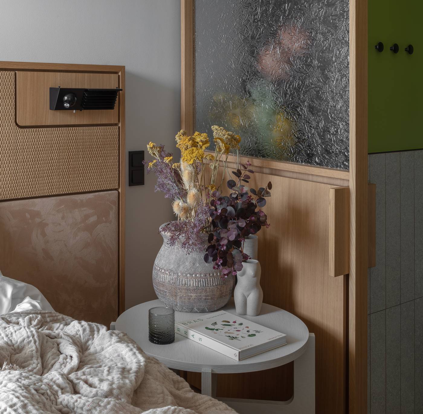 Locke-at-East-Side-Gallery--Friedrichshain-Room-35