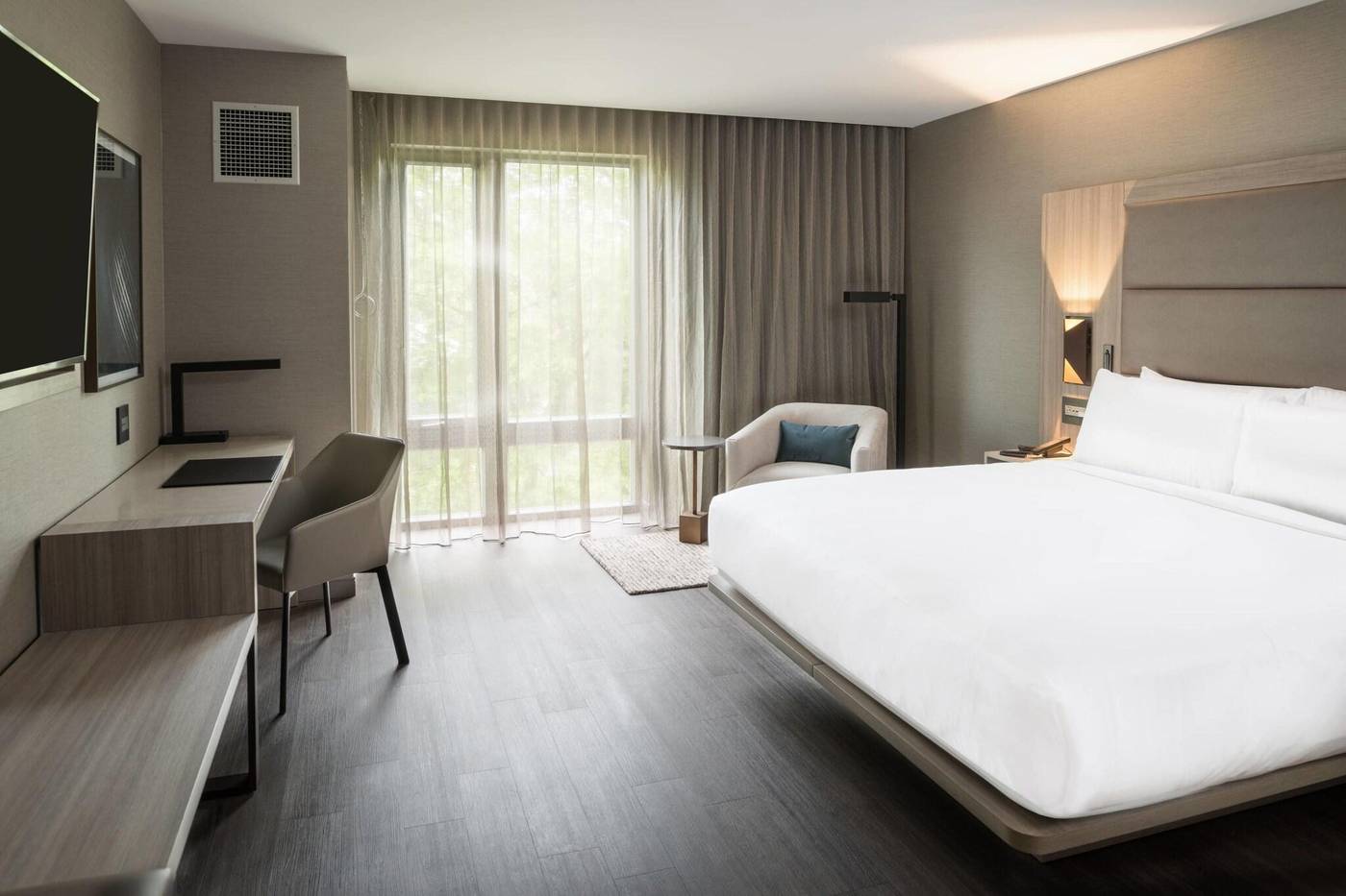 Ac-Hotel-By-Marriott-Boston-Cleveland-Circle-Room-21