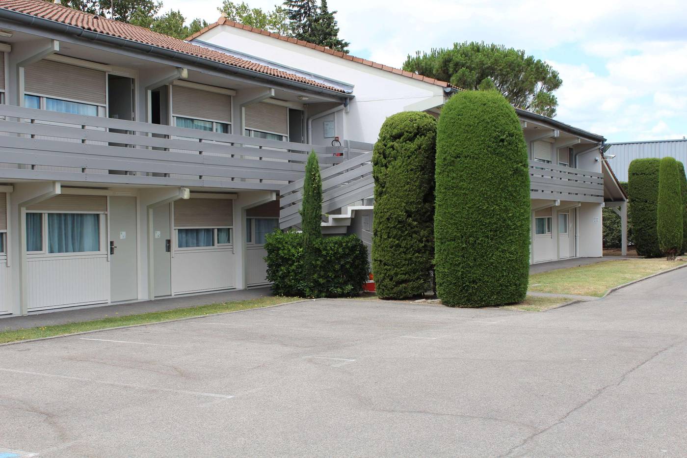 B&B HOTEL Avignon Sud Parc des Expositions-France-MONTFAVET CEDEX-General view-3