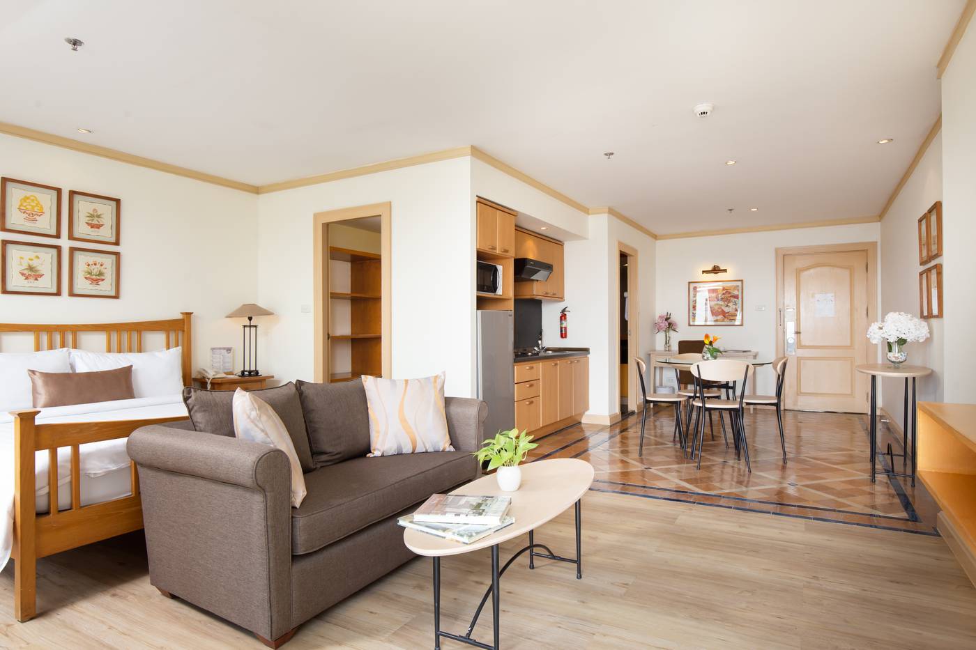 Riverfront-Bangkok-Room-5