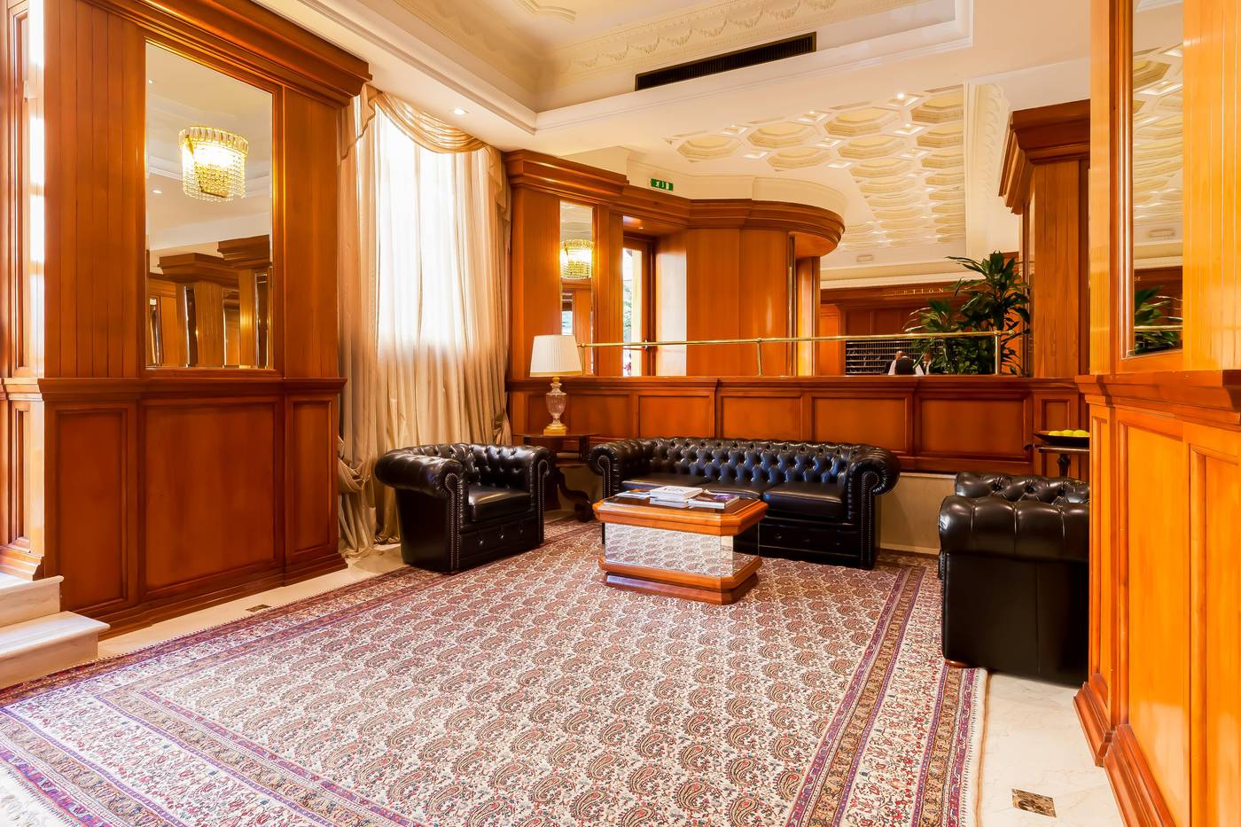 Radisson-Blu-Ghr-Hotel-Rome-Lobby-2