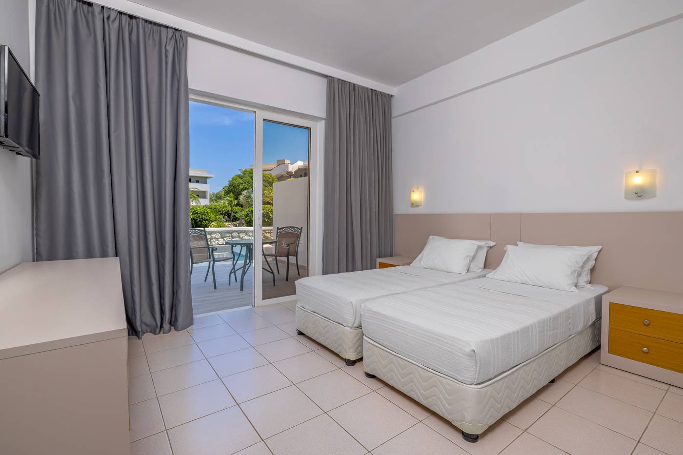 Virginia-Family-Resort-Room-17