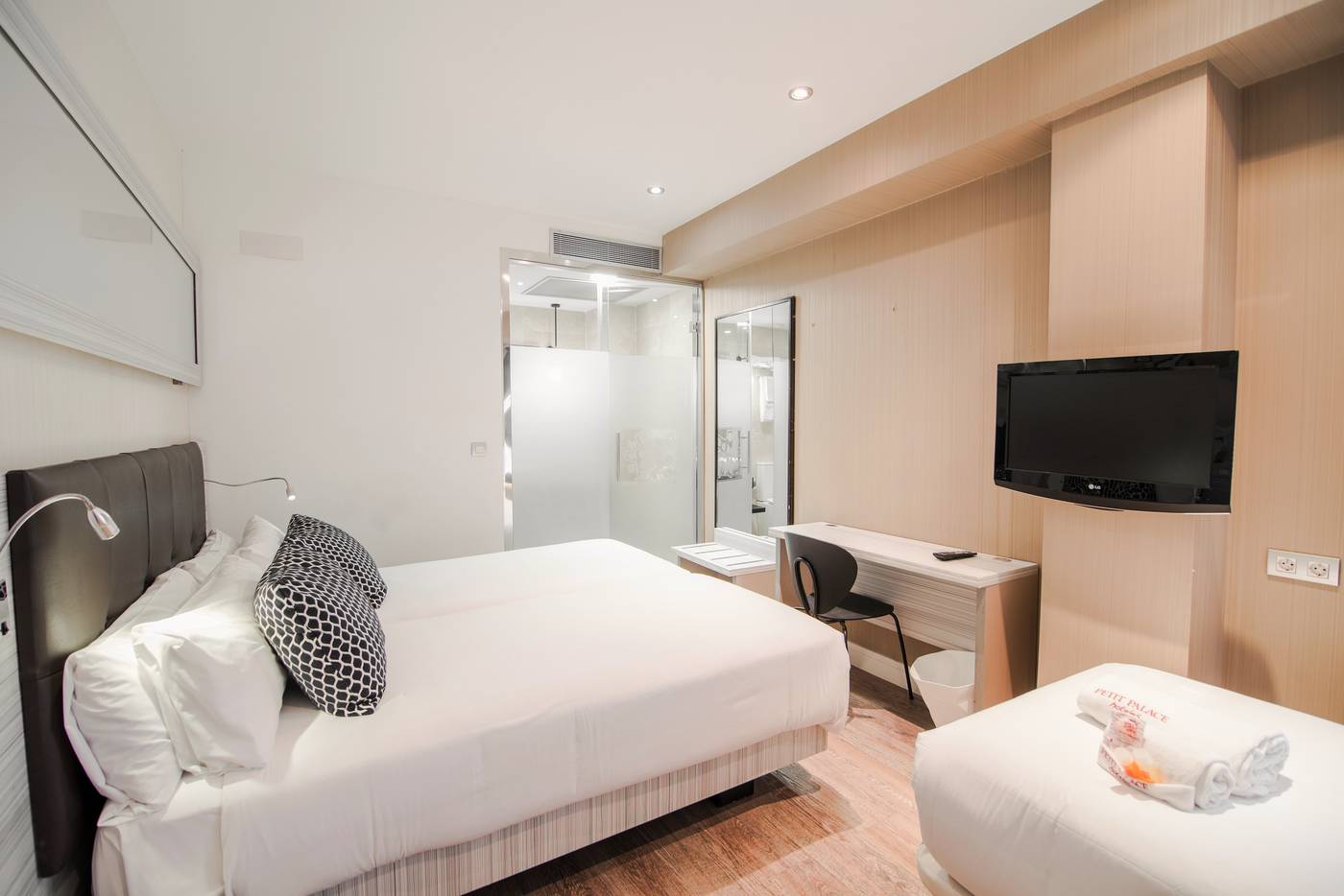 Petit-Palace-Puerta-del-Sol-Room-30