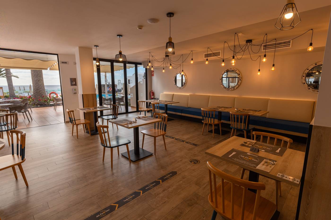 R2-Bahia-Kontiki-Beach-Aparthotel-Restaurant-38