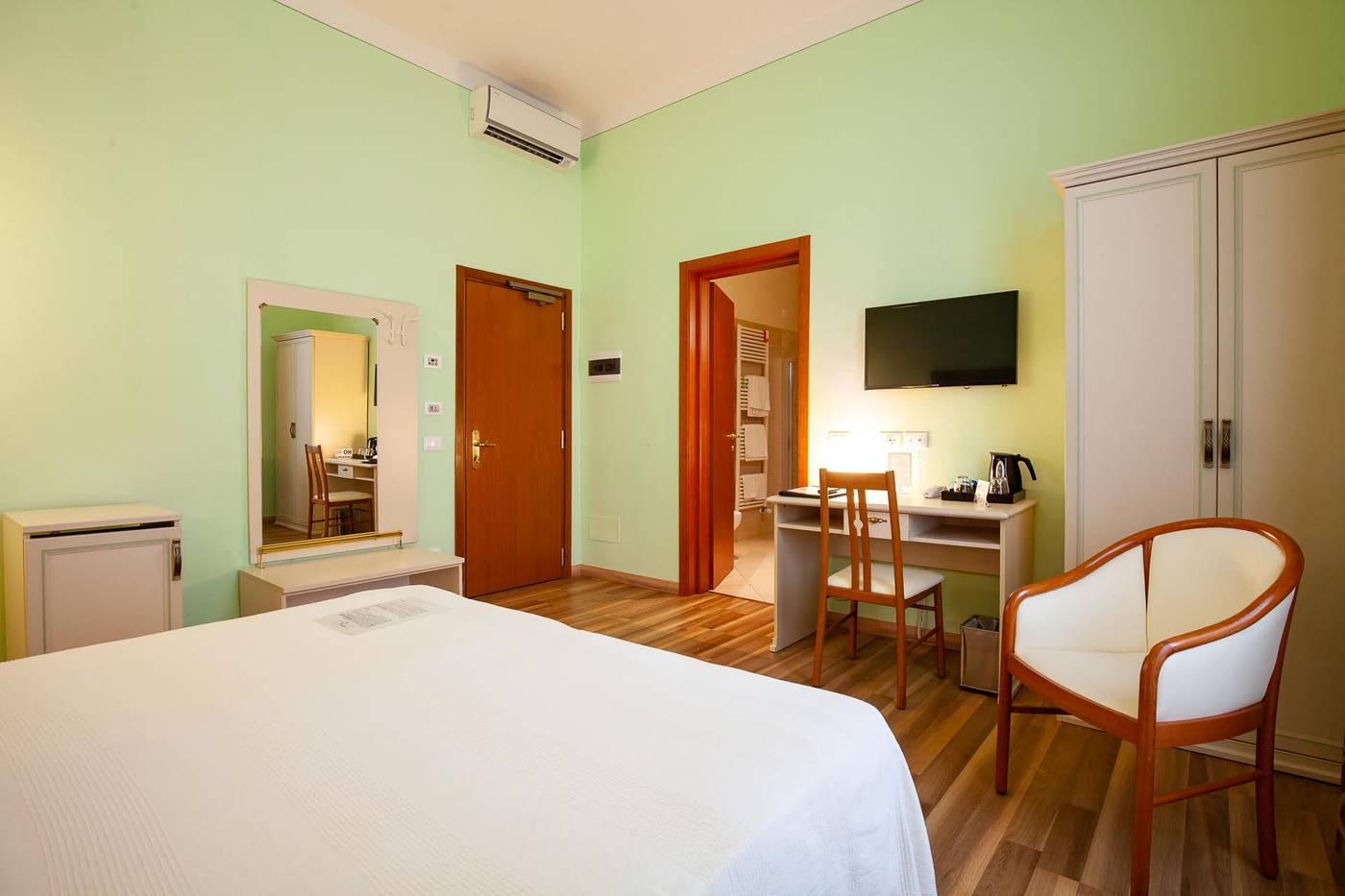 SmArt-Hotel-Bartolini-Room-3