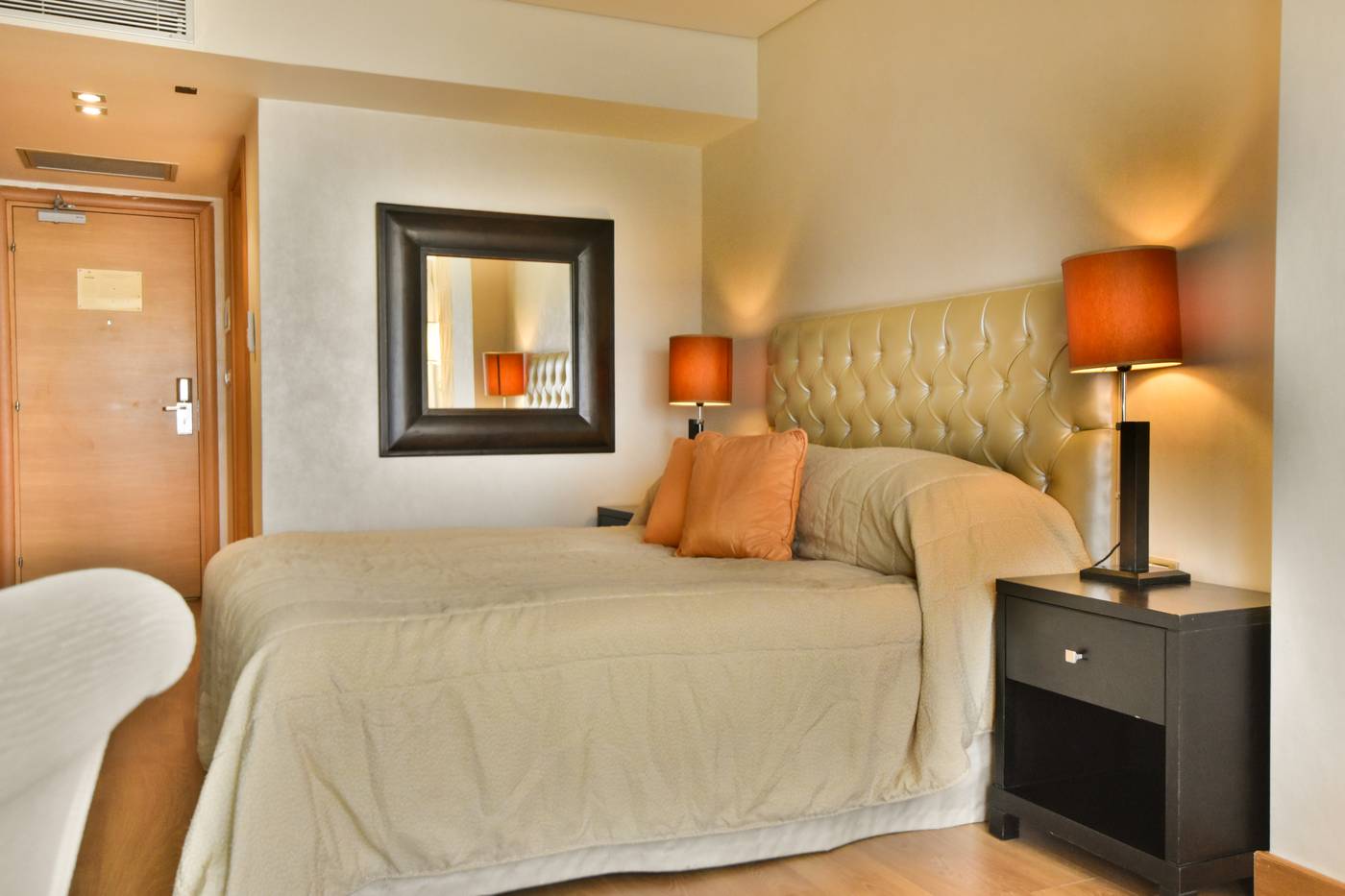 Plaza-Resort-Hotel-Room-25