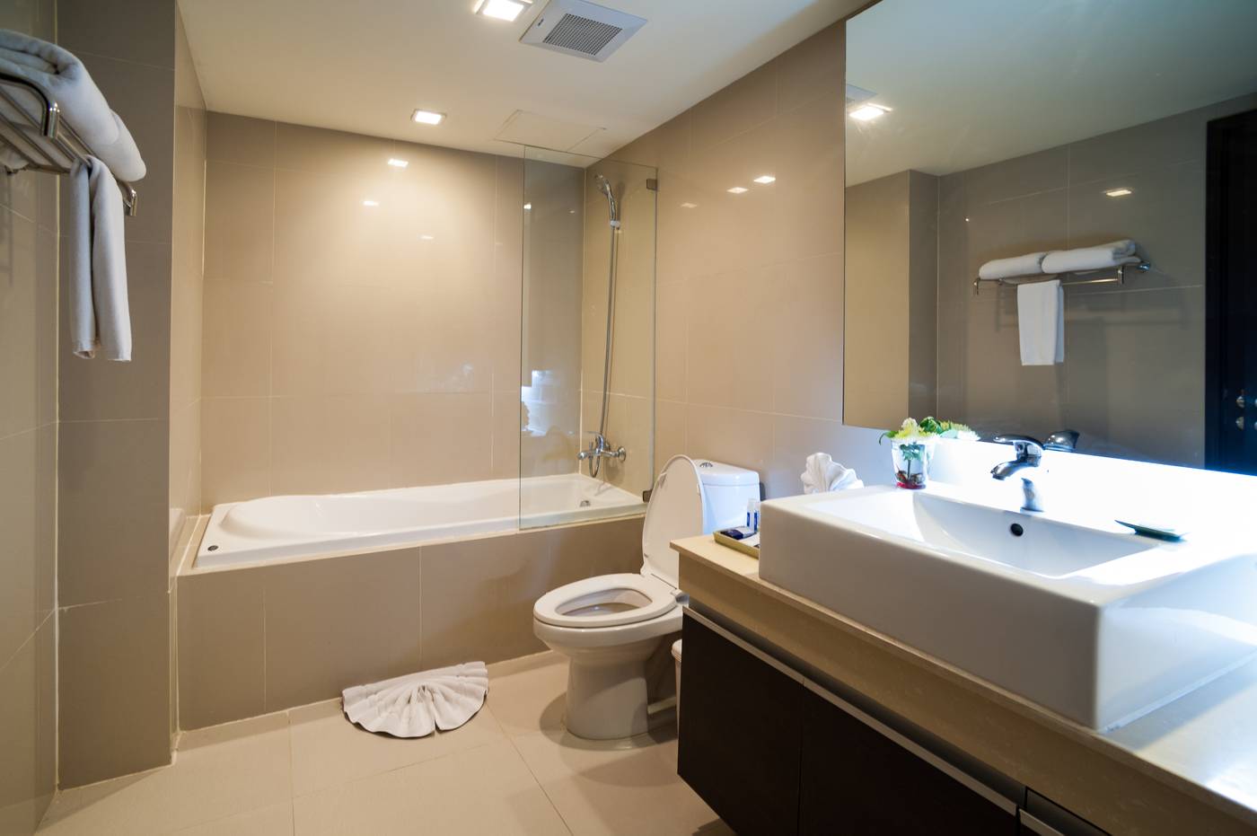 Aspen-Suites-Sukhumvit-2-Room-42