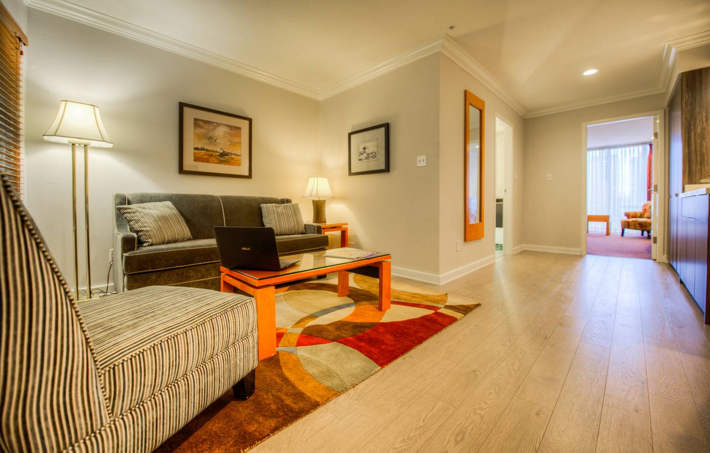 Executive-Suites-Hotel-Metro-Vancouver-Burnaby-Room-17