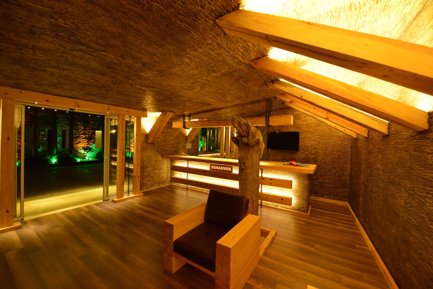 Manaspark-Deluxe-Hotel-Lobby-64