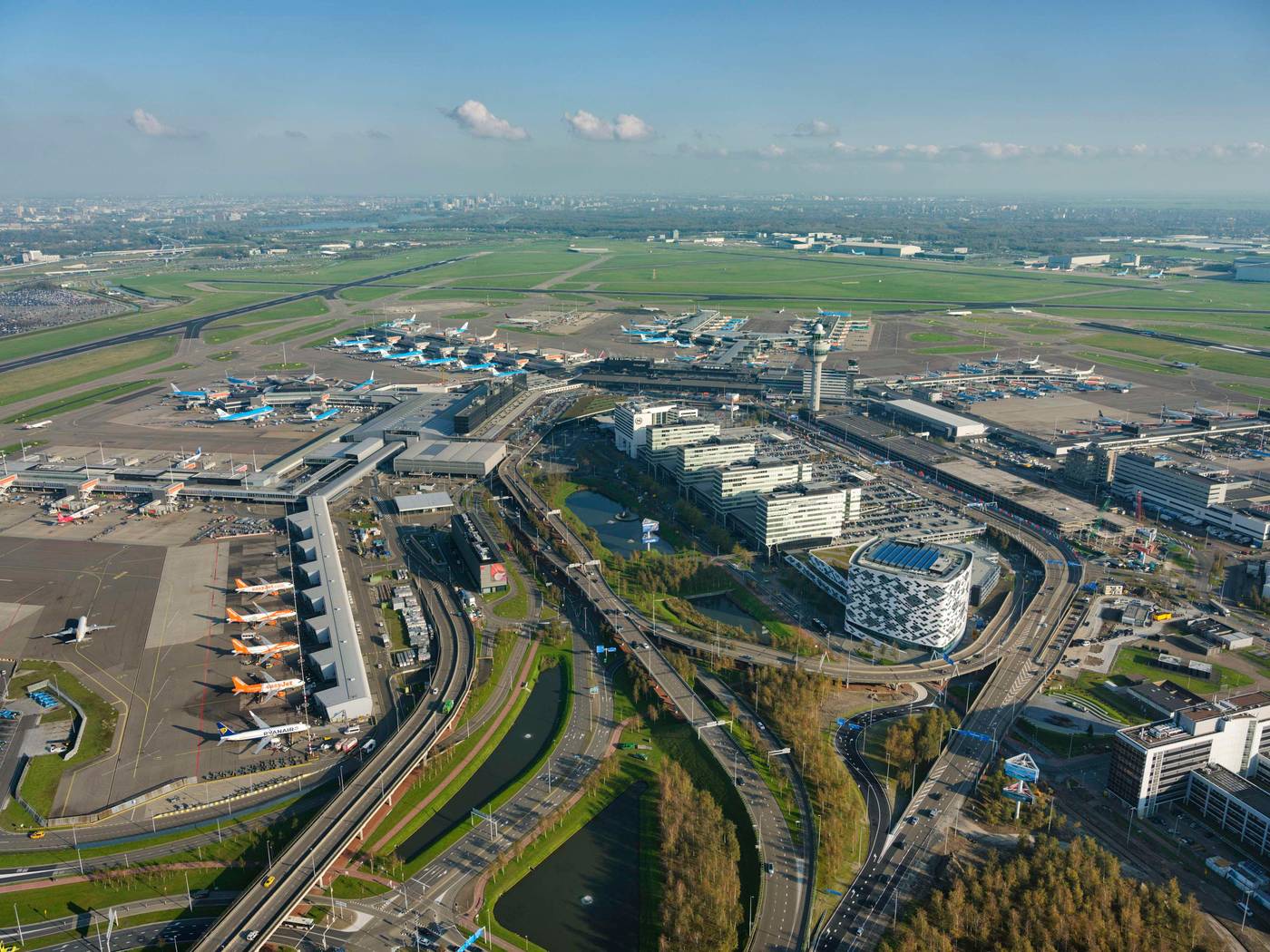 Hilton-Amsterdam-Airport-Schiphol-General-view-3