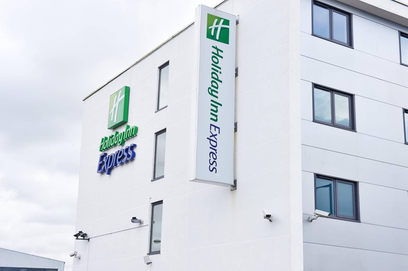 Holiday Inn Express Manchester Airport-United Kingdom-Manchester-General view-2